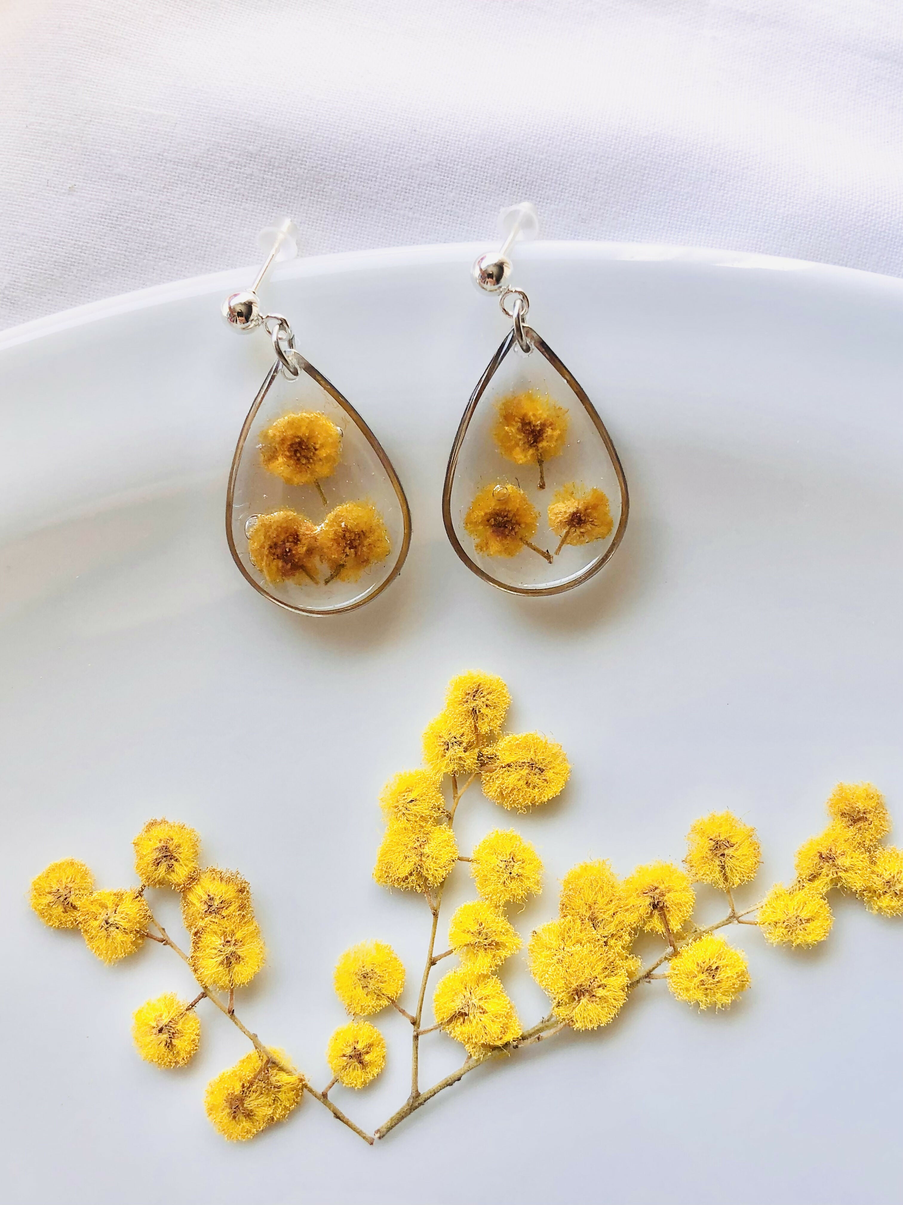 Boucle d'oreille fleur de mimosa
