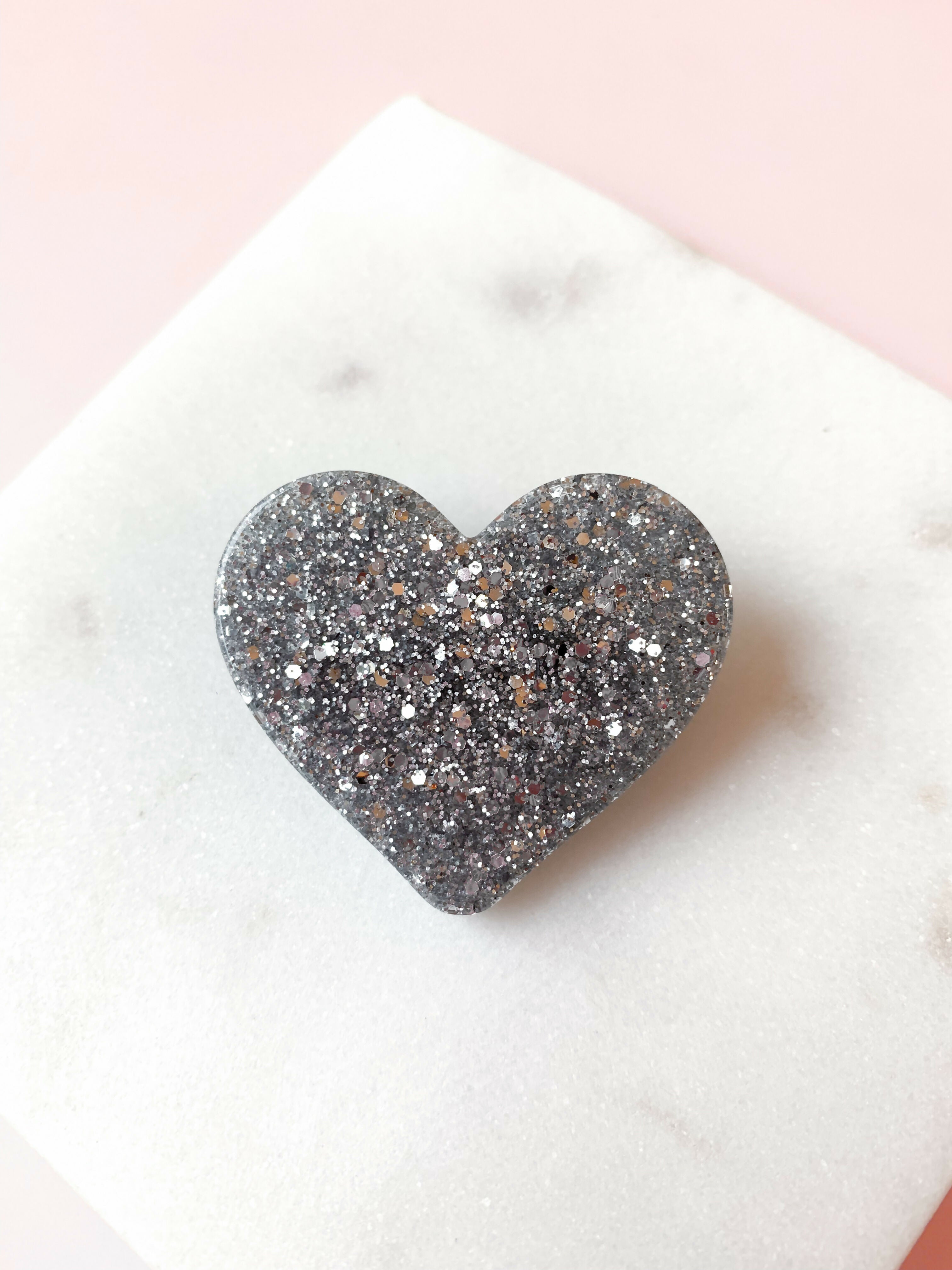 Pin's/Broche à paillettes en forme de Coeur - Argent