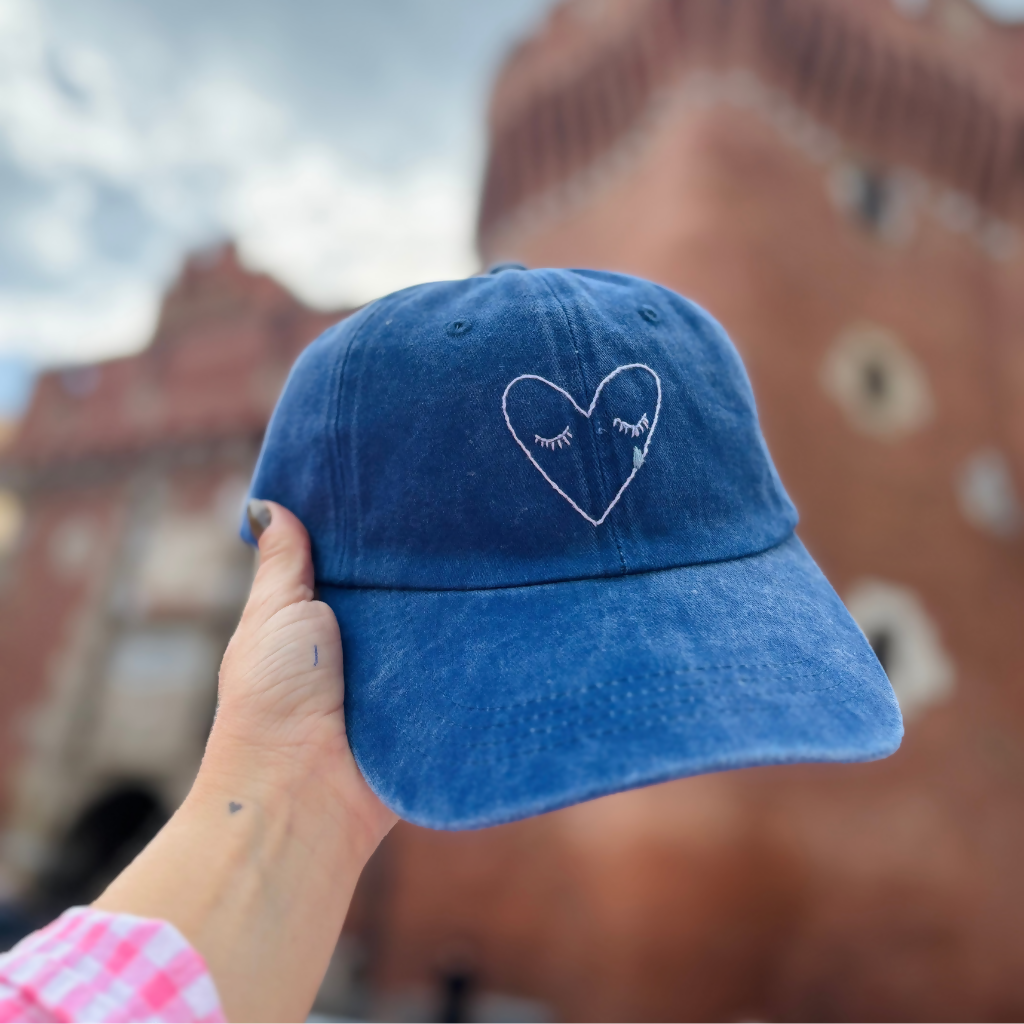 Casquette bleue brodée coeur