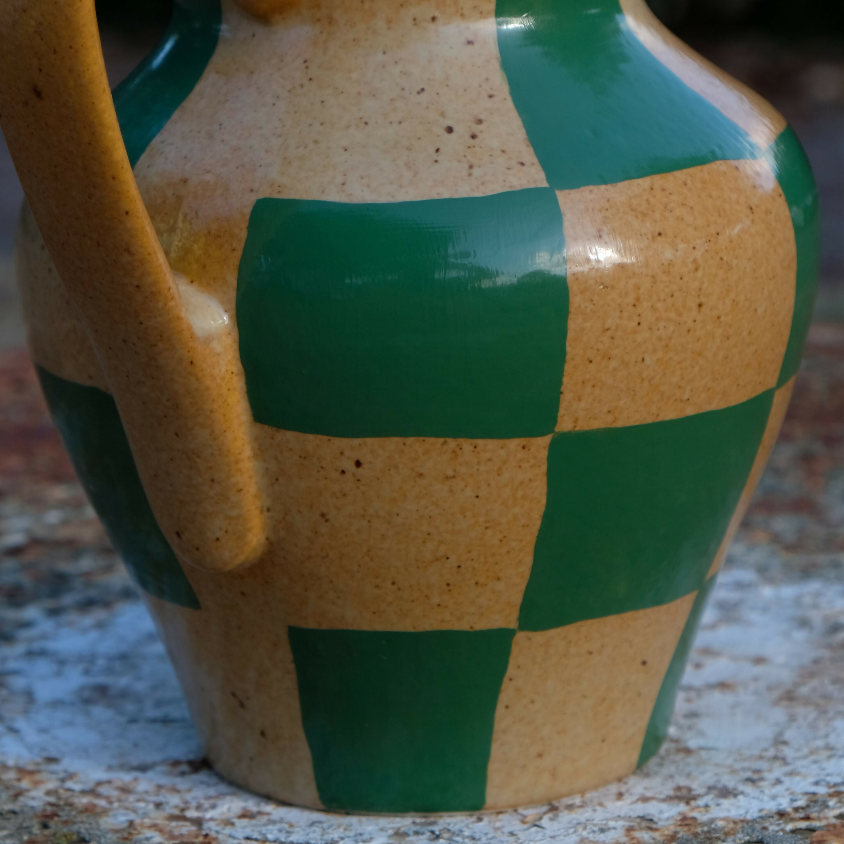 Carafe à motif damier vert