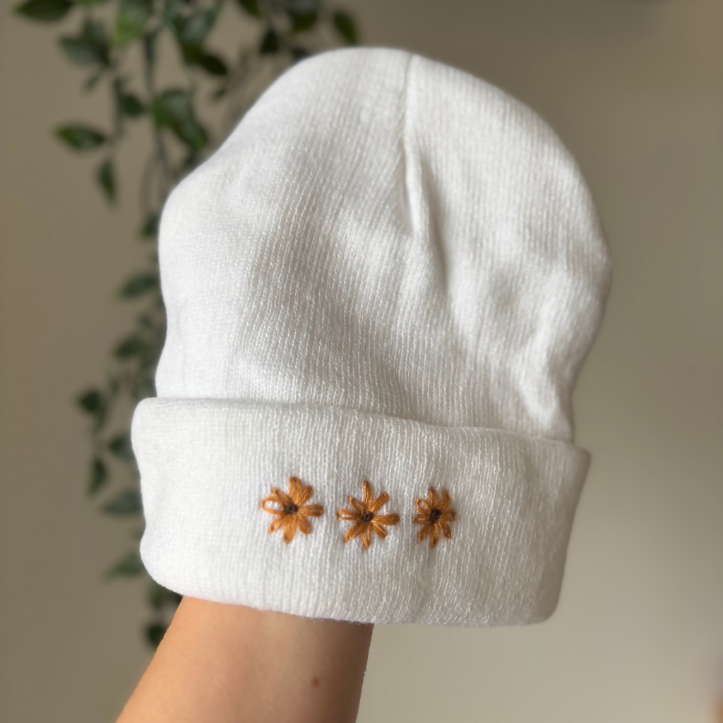 Bonnet brodé tournesol