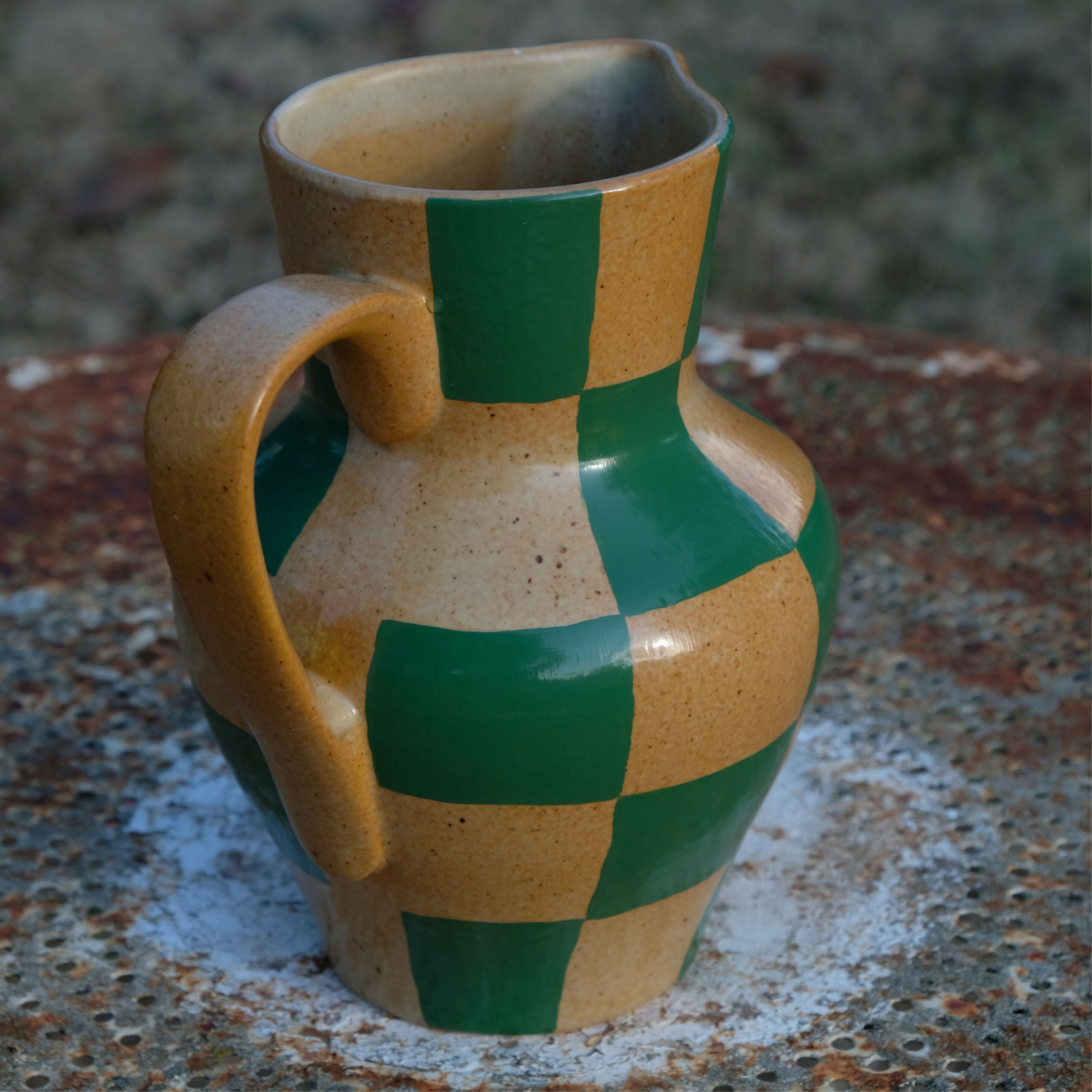 Carafe à motif damier vert