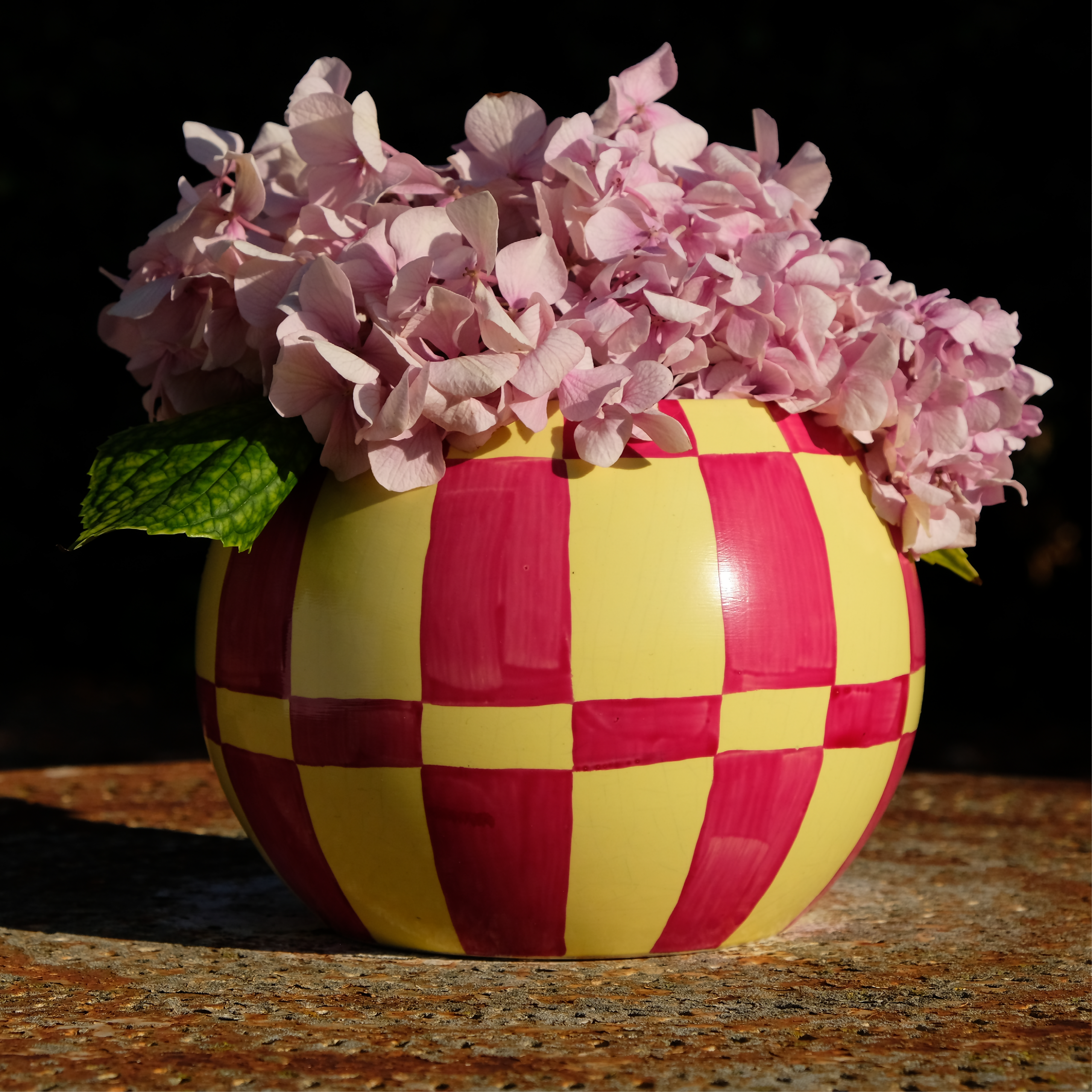 Pot rond motif graphique