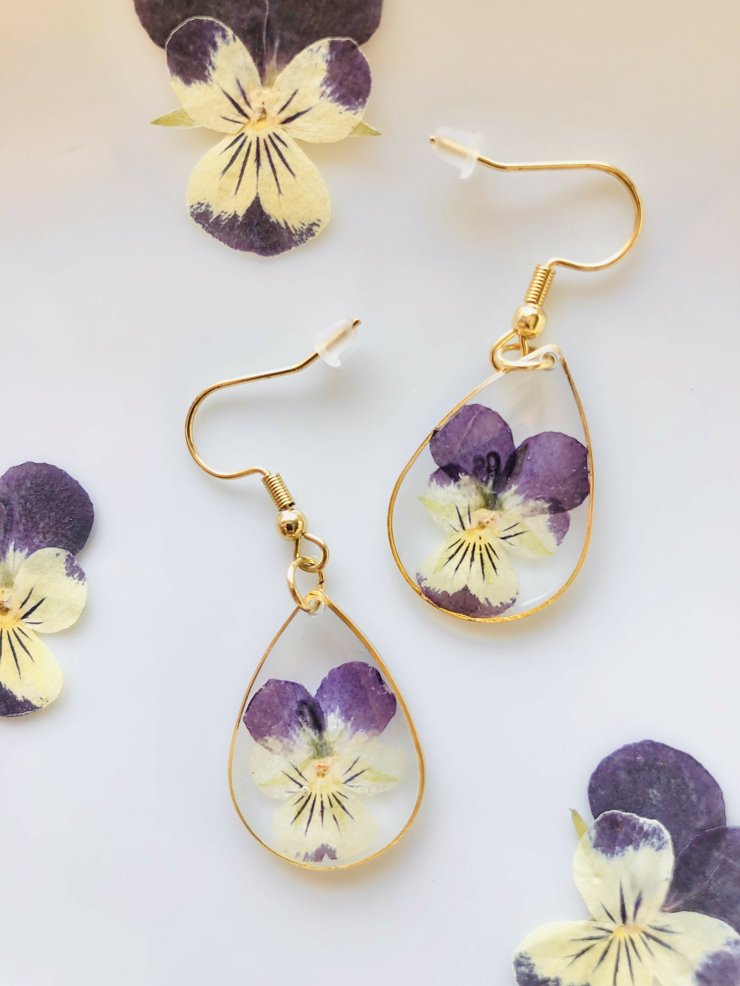Boucles d'oreilles fleurs de pensées violettes