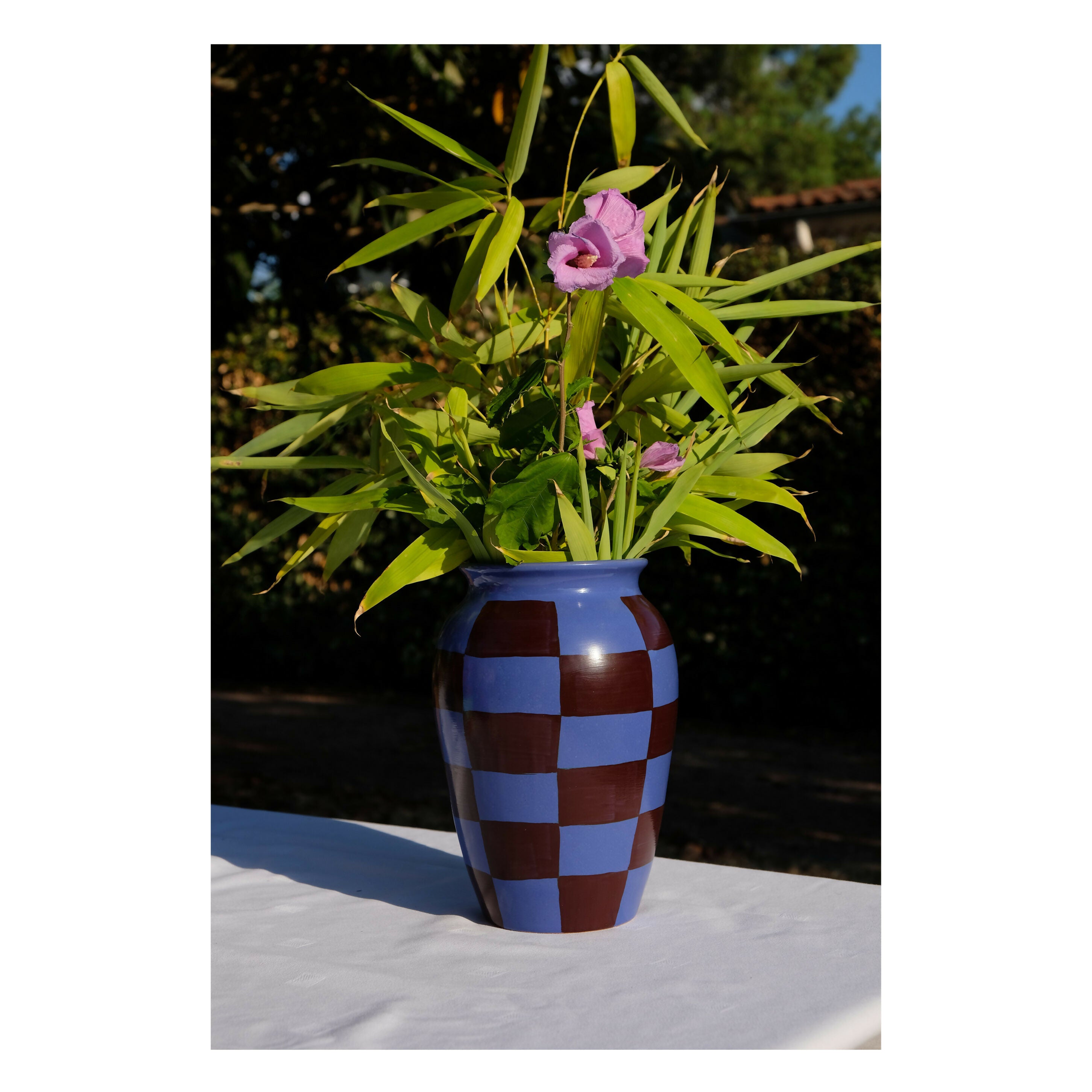 Vase à motif damier bleu et marron