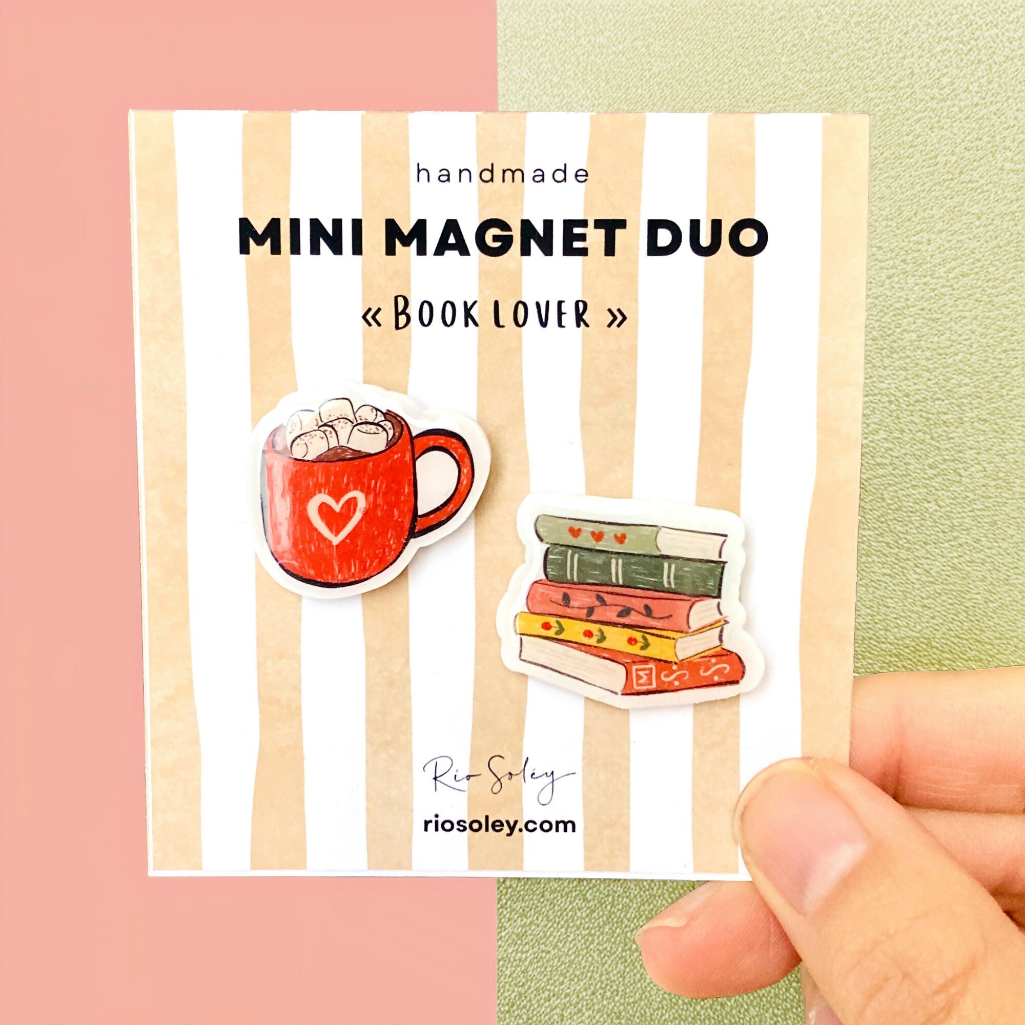 Duo de mini-magnets faits main – Book Lover (livres & chocolat chaud)