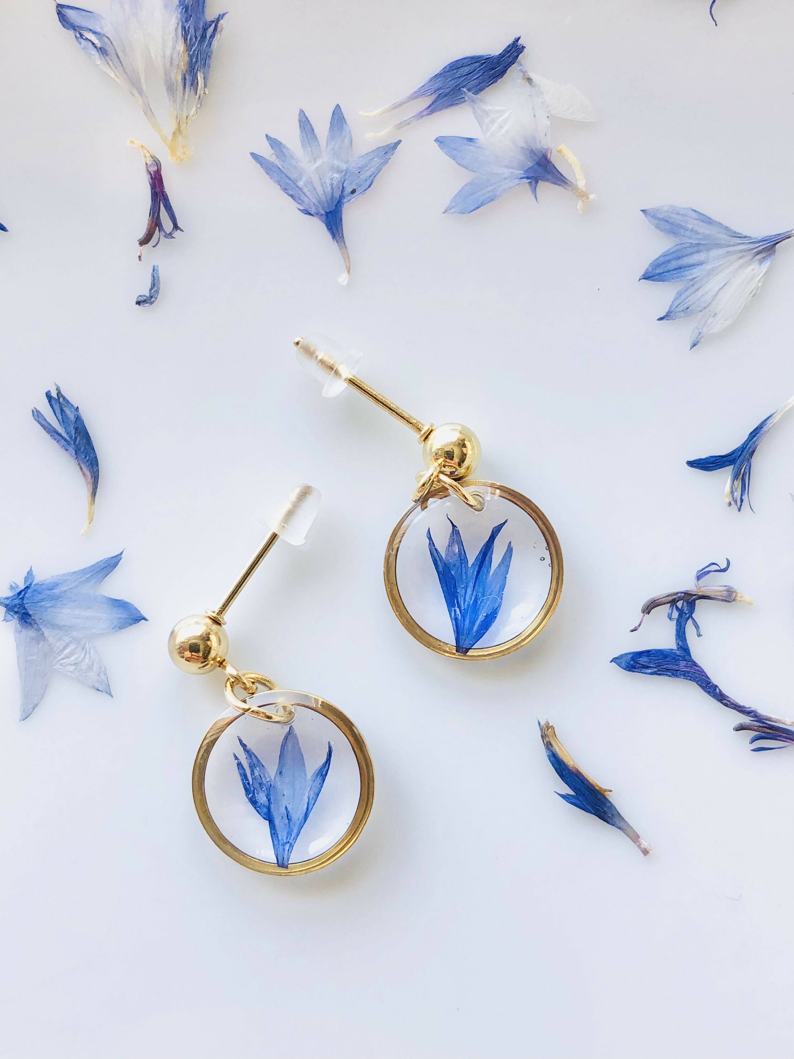 Petite boucles d'oreille en fleur de bleuet bleu