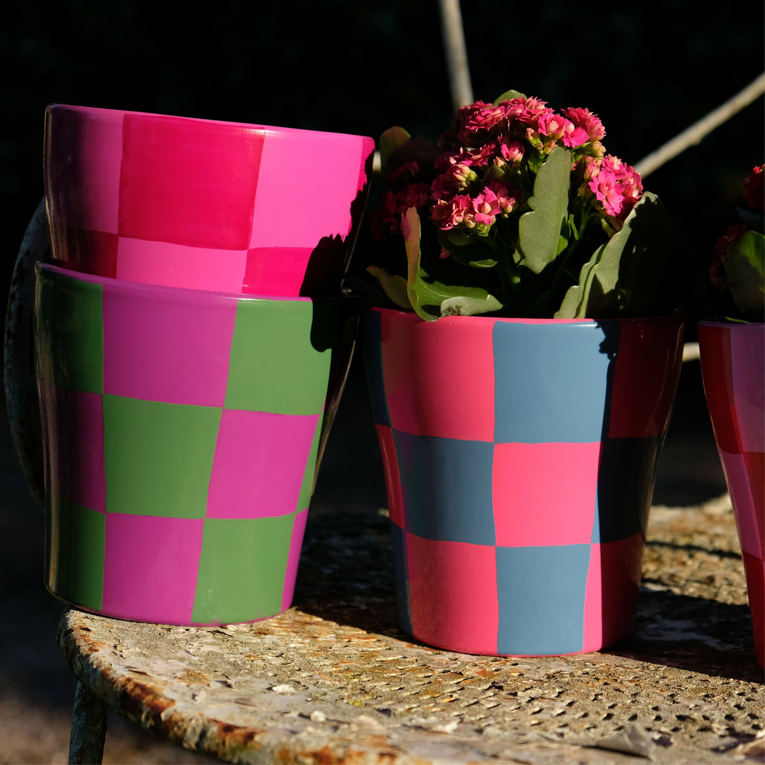 Pot de fleurs/cache pot à motif damier vert et violet