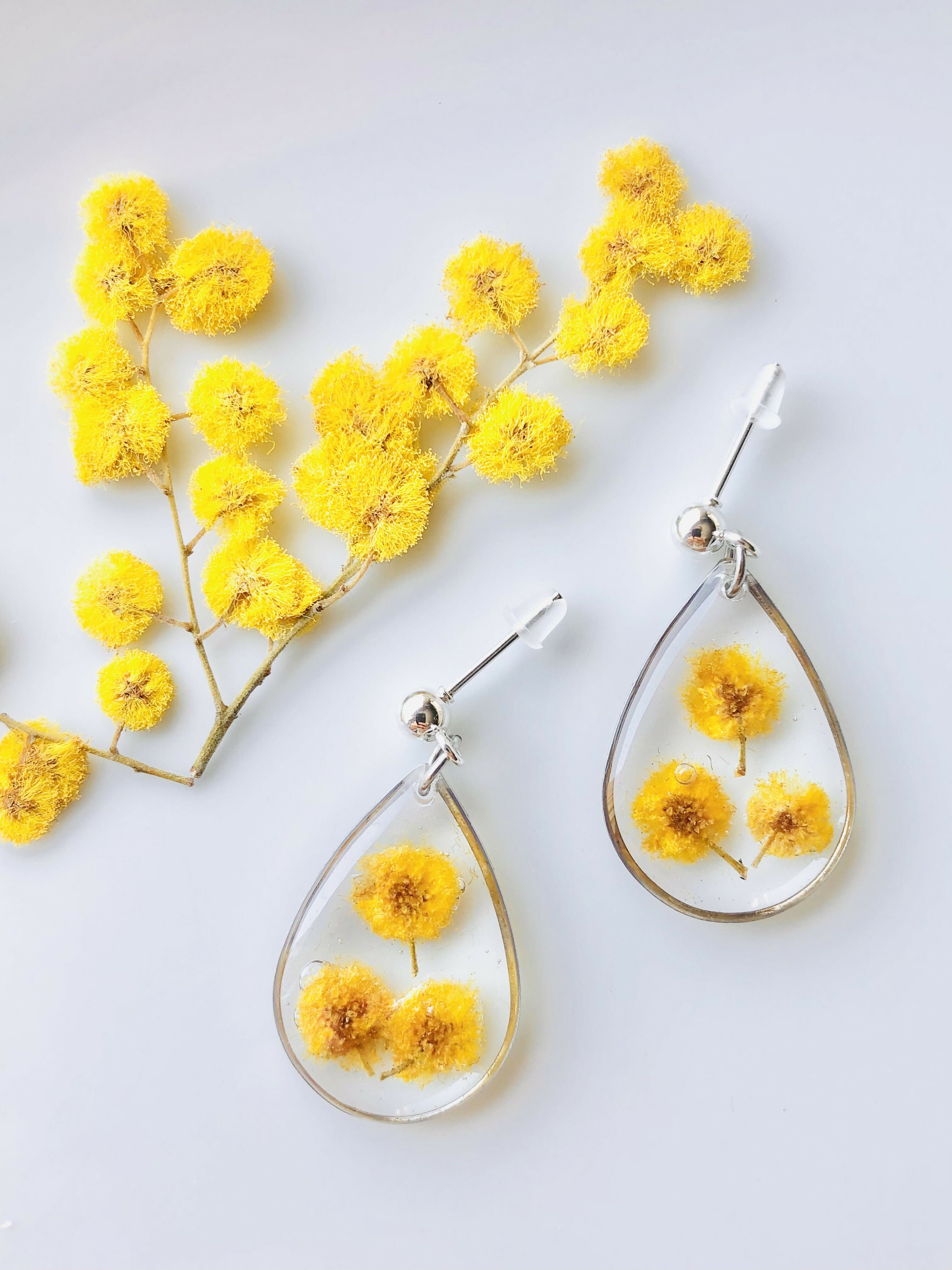 Boucle d'oreille fleur de mimosa