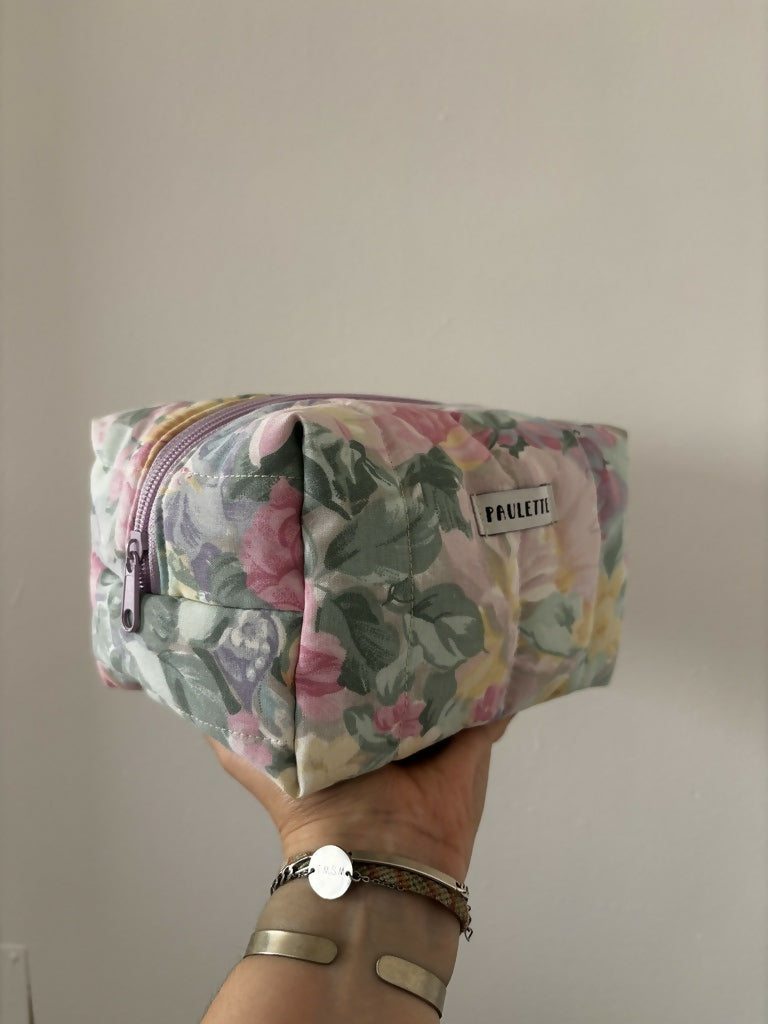 Trousse de toilette fleurs pastel - pièce unique upcyclée