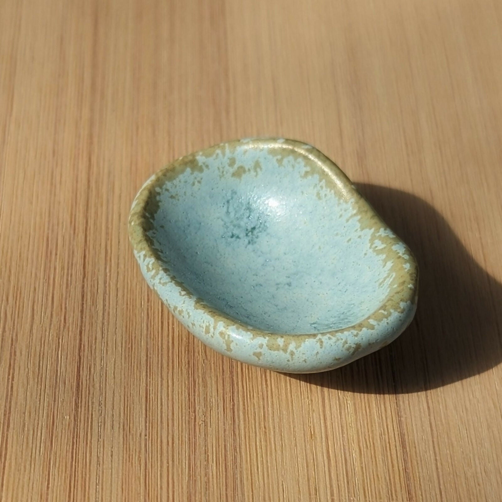 Worry stone (galet anti-stress) en grès émaillé