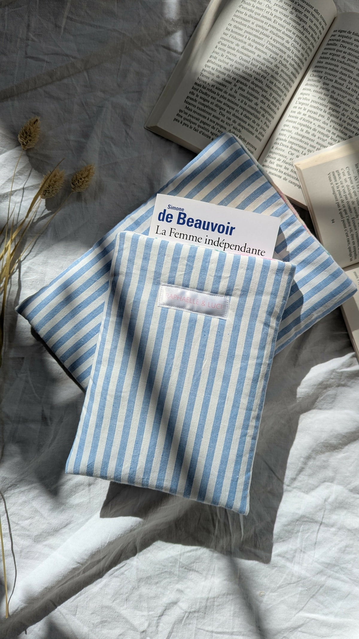 Housse de livre pour format poche ou broché. Modèle BELLA.