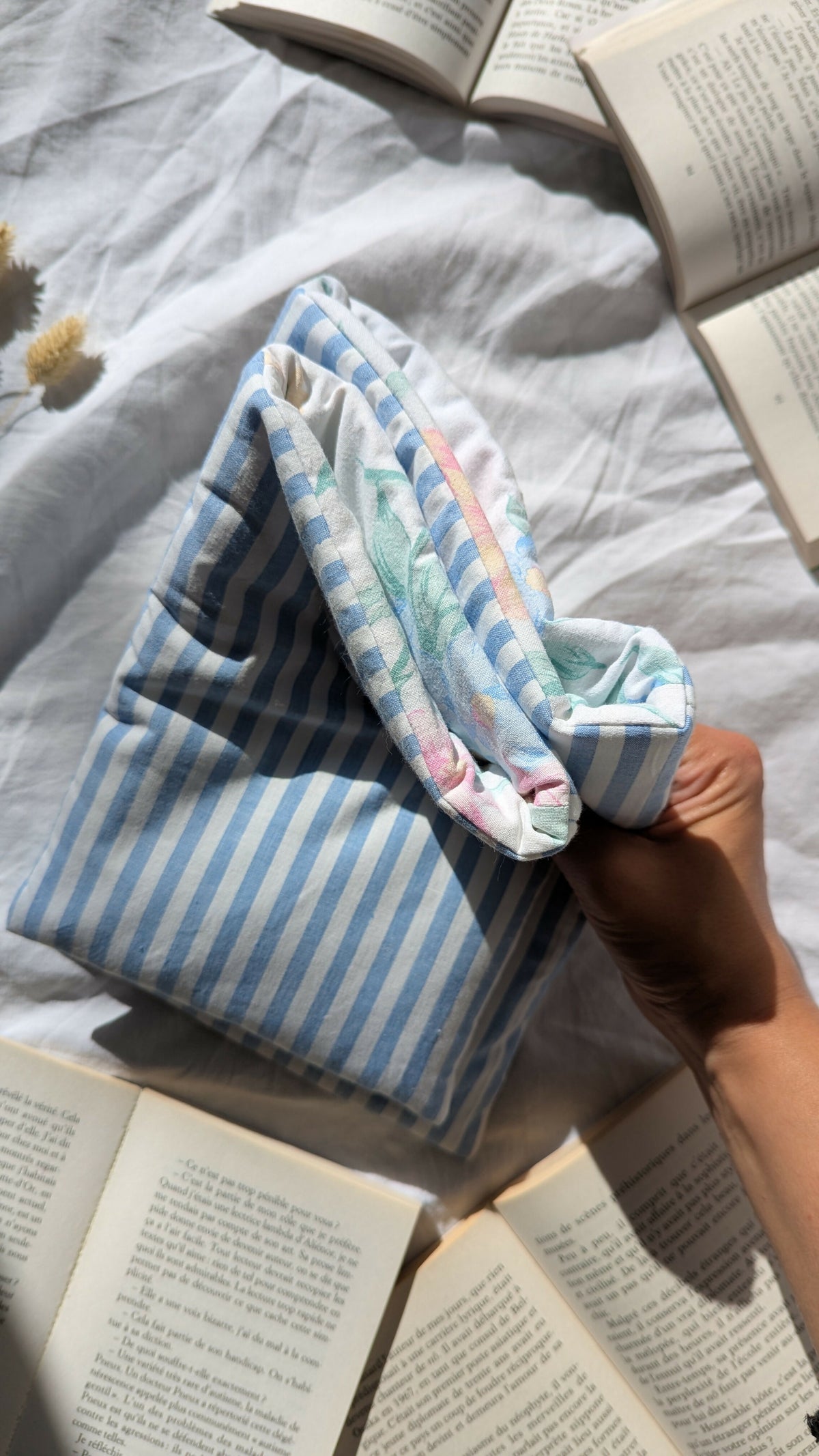 Housse de livre pour format poche ou broché. Modèle BELLA.