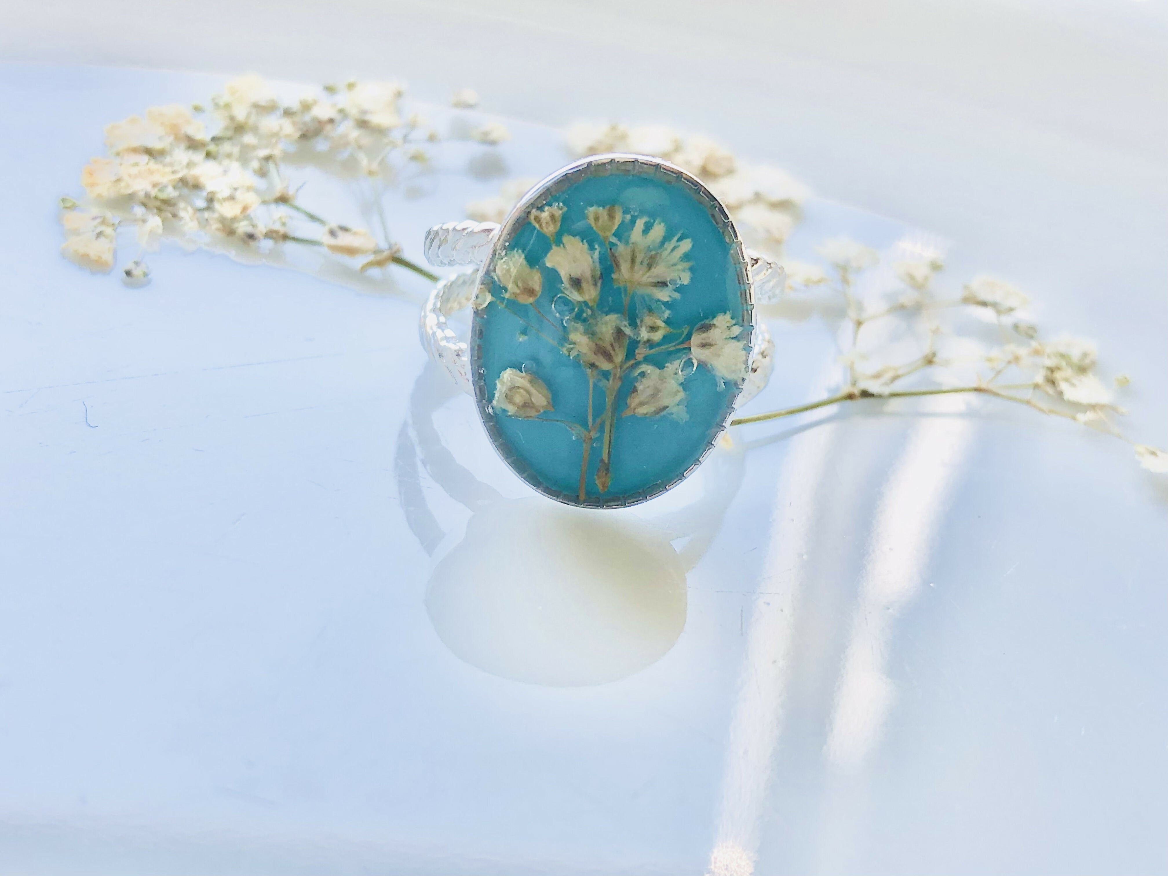 Bague turquoise et fleur de bonheur blanche
