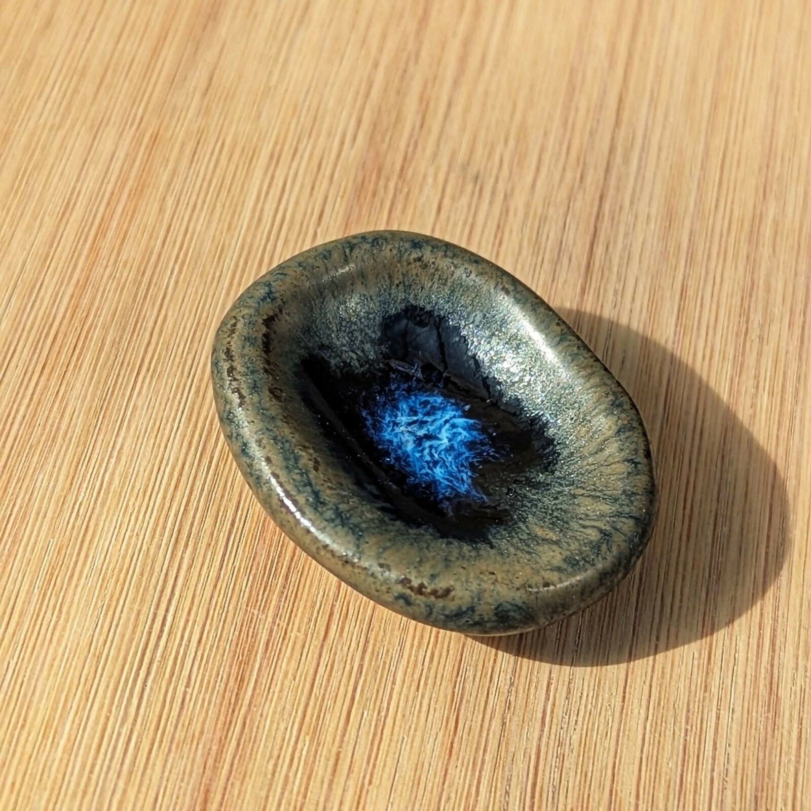 Worry stone (galet anti-stress) en grès émaillé