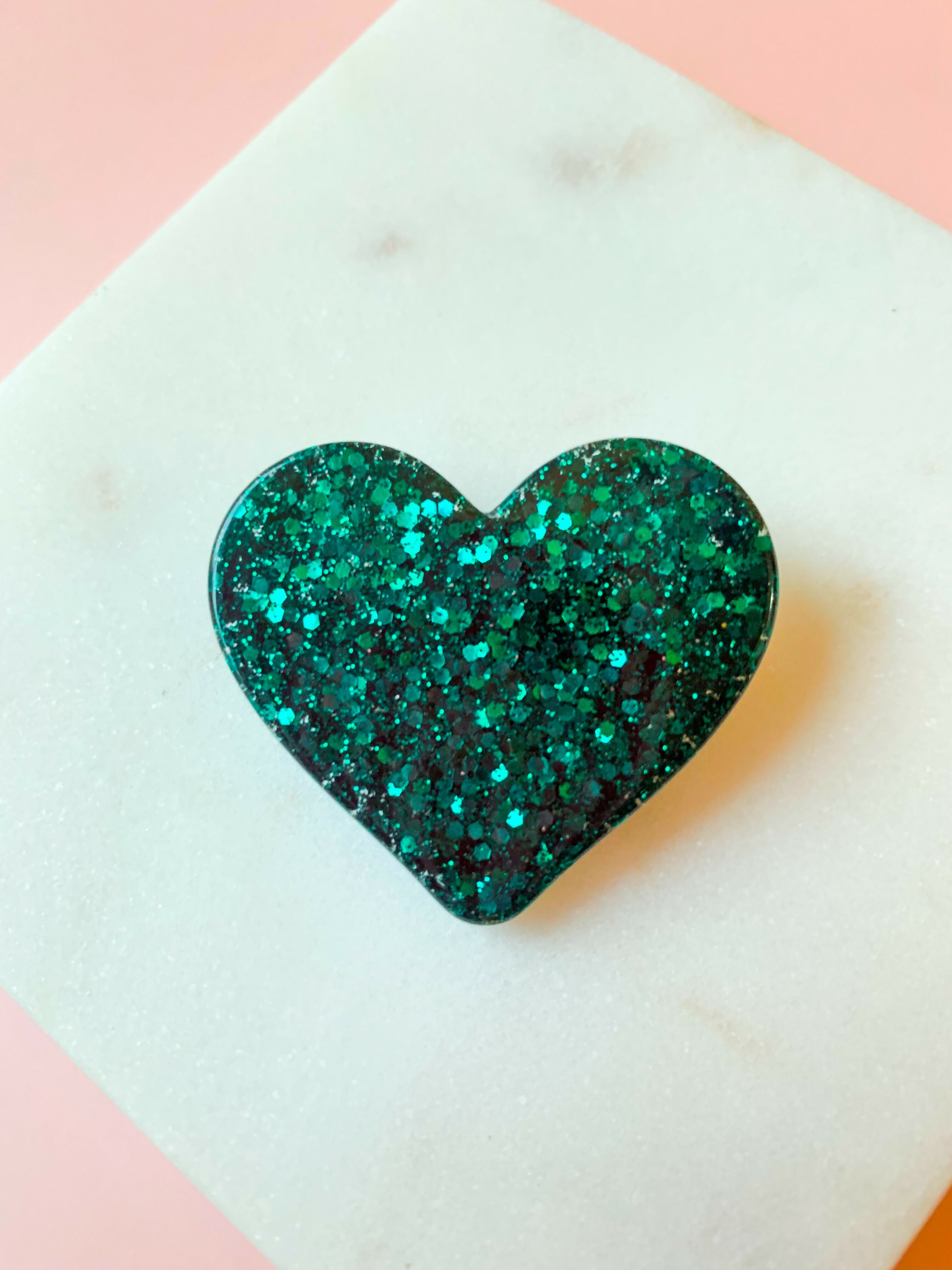 Pin's/Broche à paillettes en forme de Coeur -Emeraude