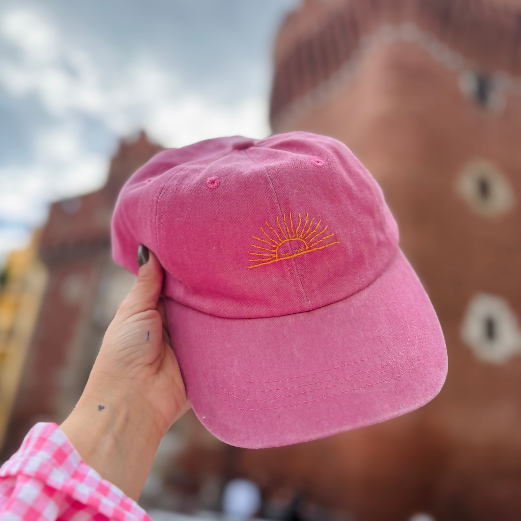 Casquette rose brodée soleil