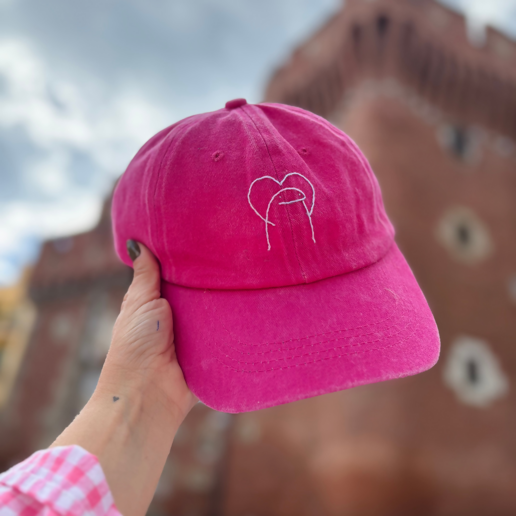 Casquette rose brodée bonhomme coeur
