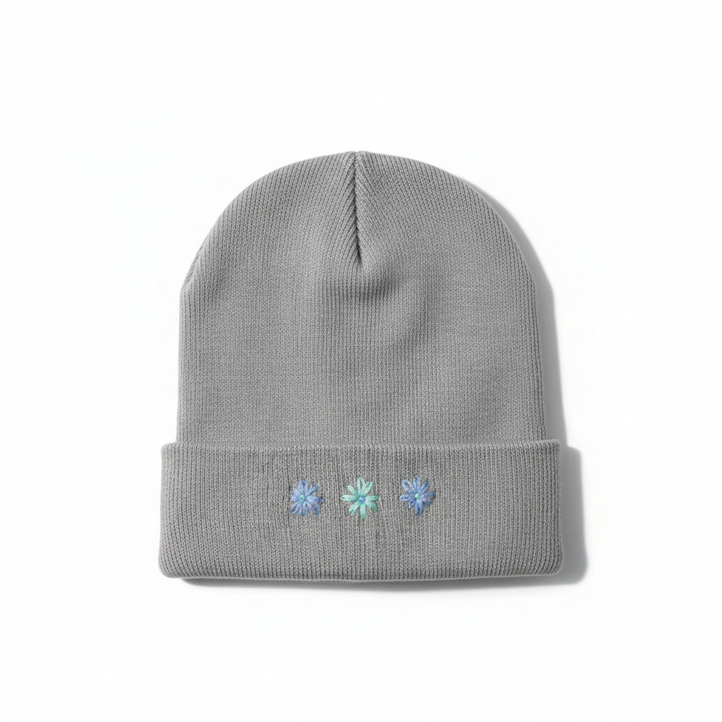 Bonnet gris brodé fleurs bleues