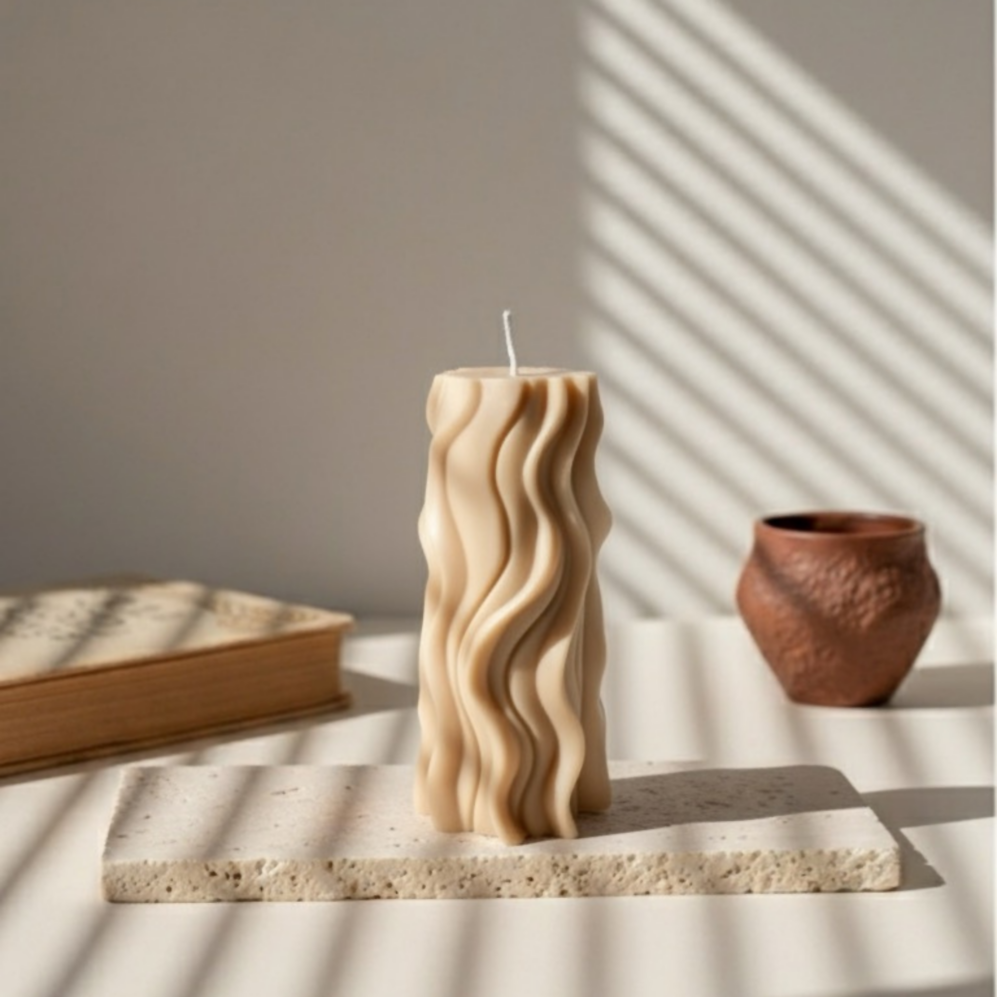 Bougie décorative parfumée “Vague” – Cire de soja – Fleur de Coton – 230g