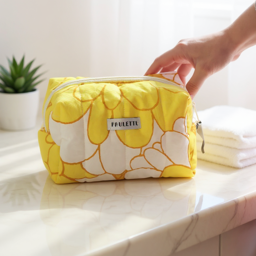 Trousse de toilette fleurs jaunes – pièce unique en tissu recyclé
