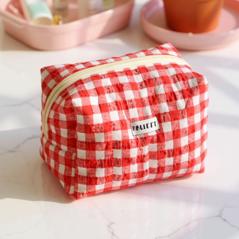 Trousse de toilette motif vichy – pièce unique en tissu recyclé