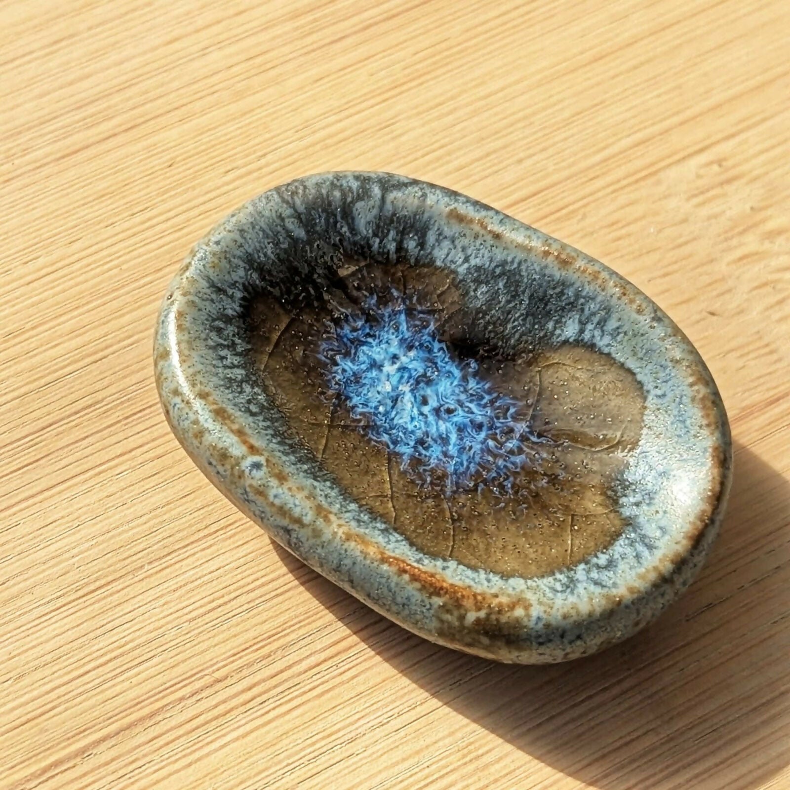Worry stone (galet anti-stress) en grès émaillé