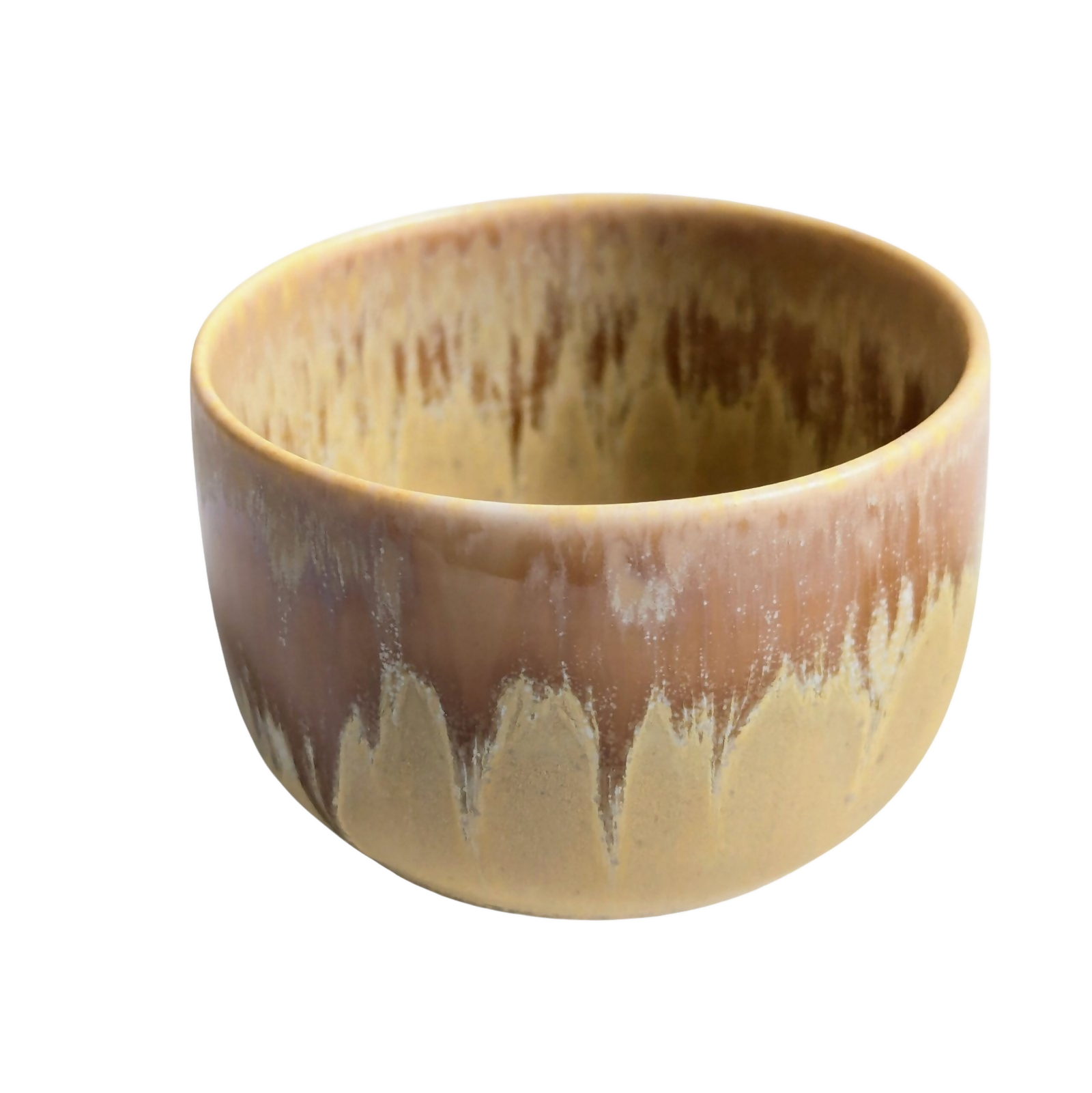 Tasse artisanale en porcelaine, émail jaune mat nuancé par une superposition d'un émail brillant à base de cendres de bois.