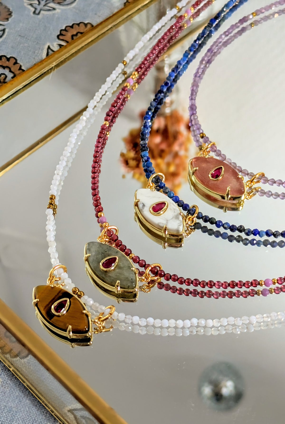 Collier Nora