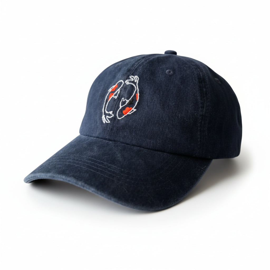 Casquette bleue marine brodée carpes koï