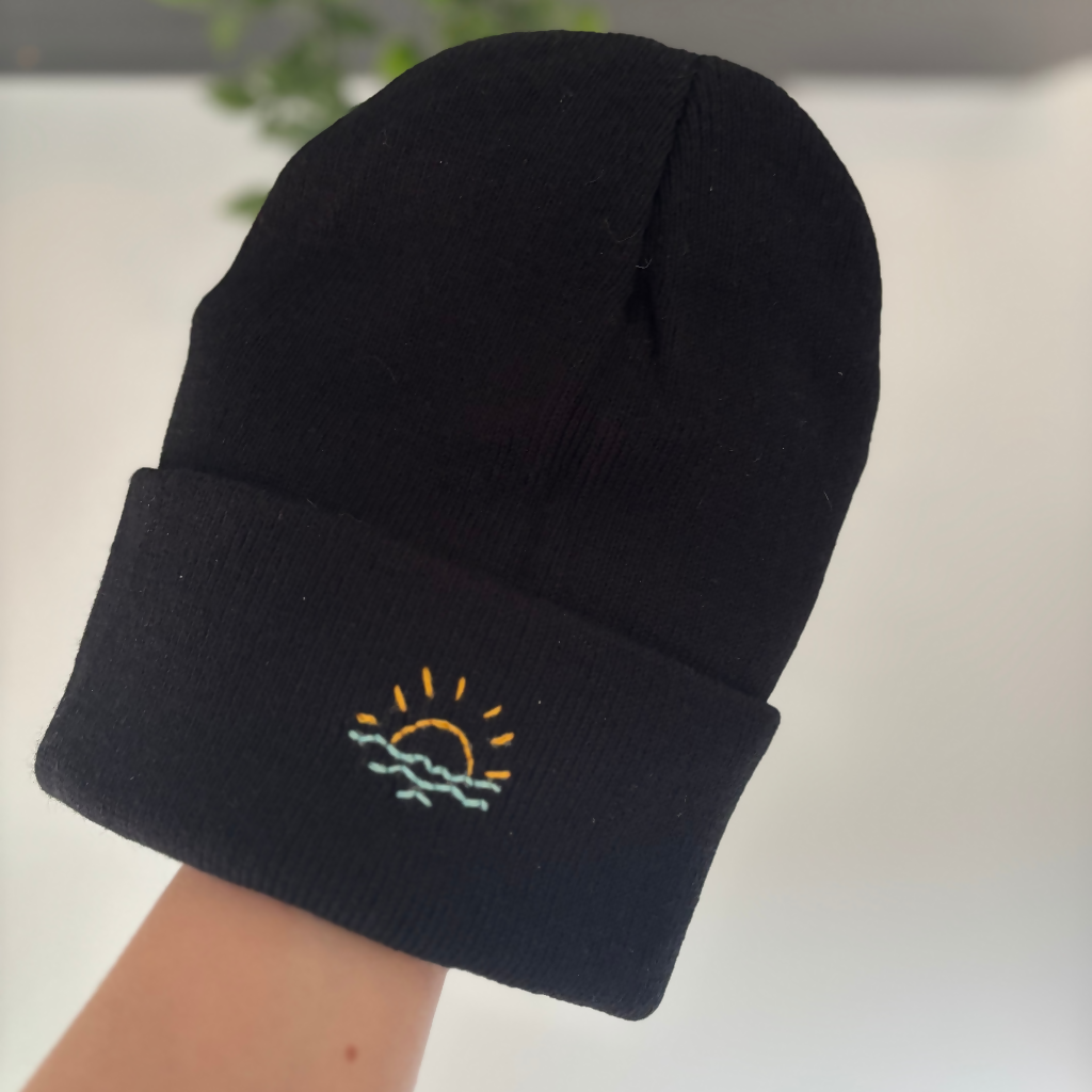 Bonnet brodé soleil