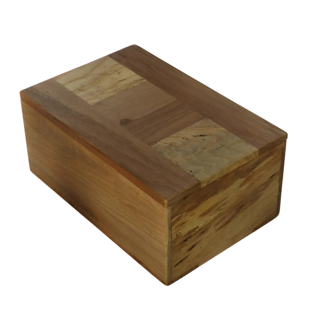 Boite en bois massif incrusté - Contrasté