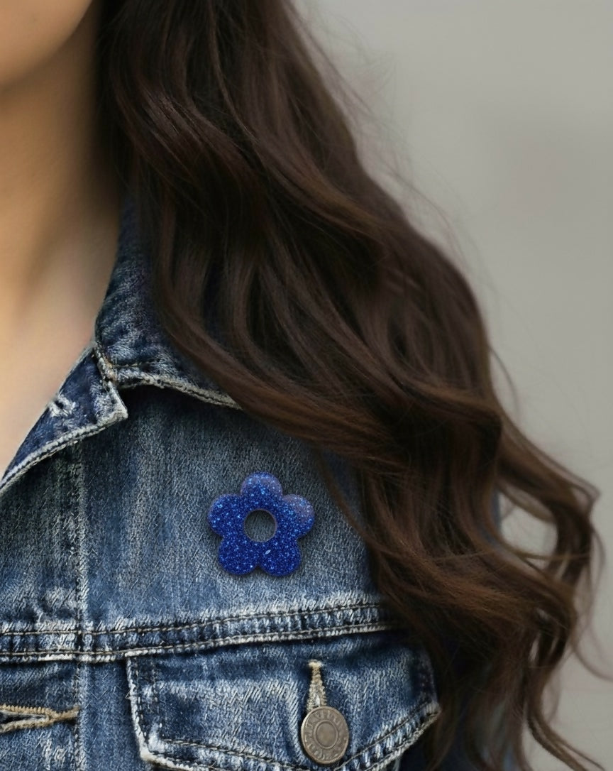 Pin's à paillettes en forme de Fleur - Bleu électrique
