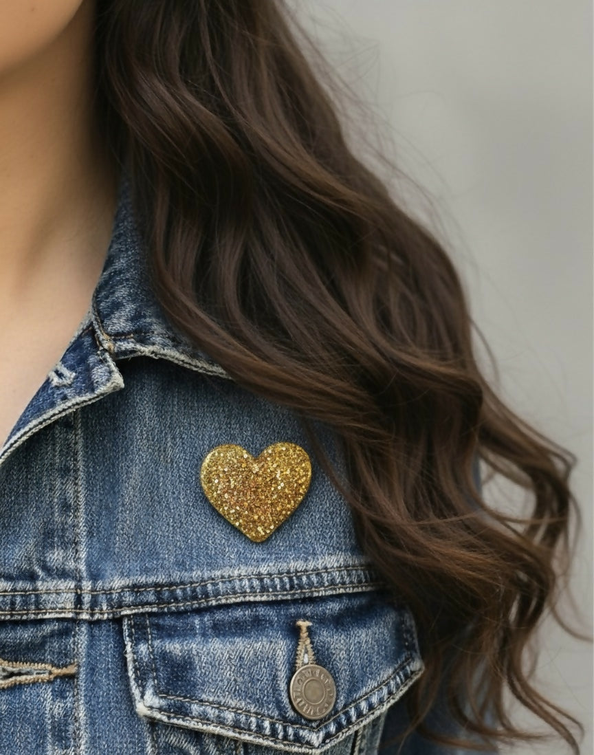 Pin's/Broche en forme de cœur à paillettes - Doré