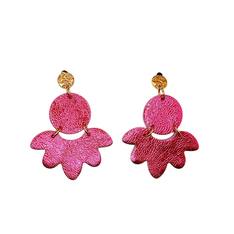 boucles-oreilles-cuir-fuschia-irise-solandra-2-Photoroom
