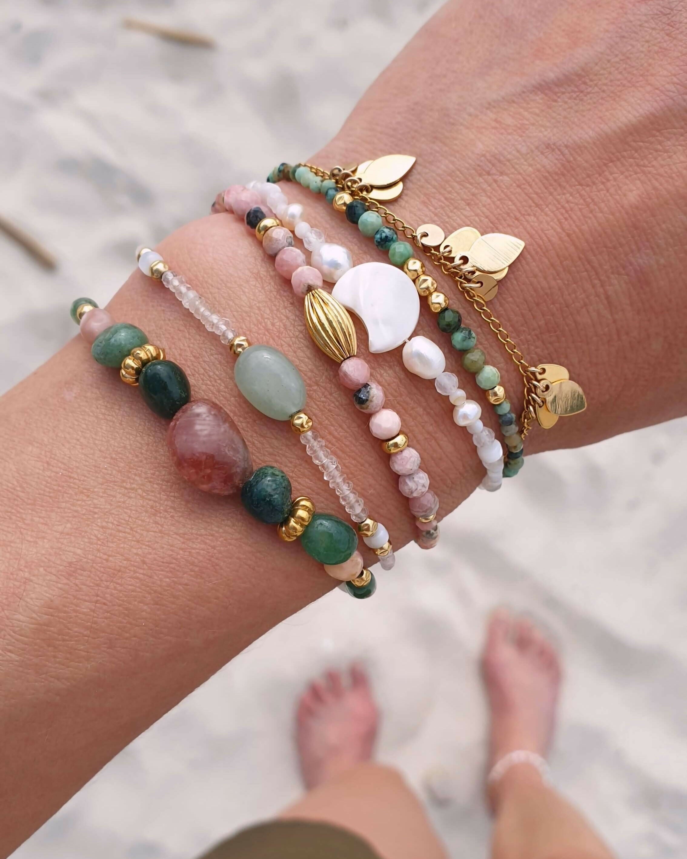 bracelets-perles-vert-rose-nacre-blanche-accumulation-poignet-Myojewel