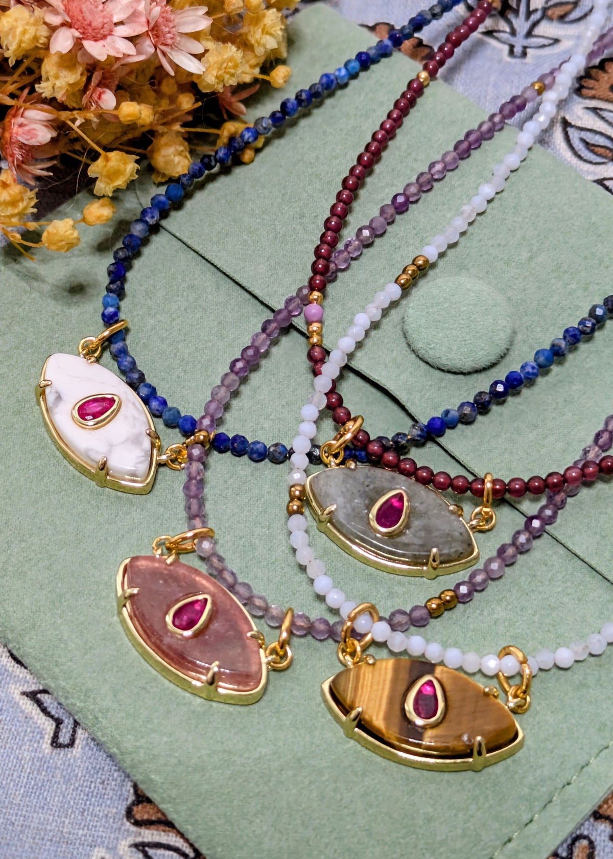 Collier Nora