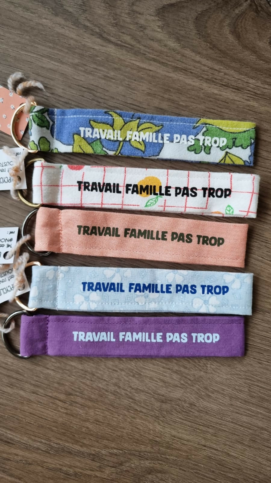 Porte-clé "Travail famille pas trop"