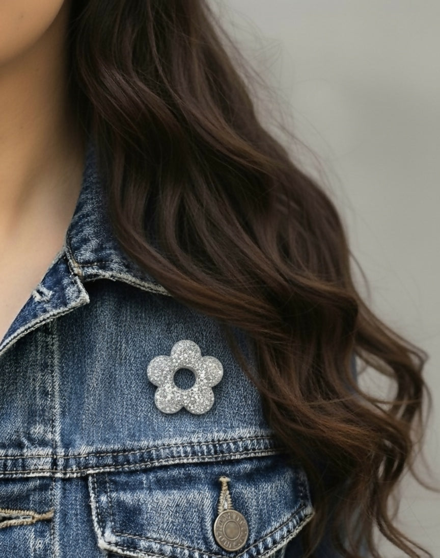 Pin's à paillettes en forme de Fleur - Argent