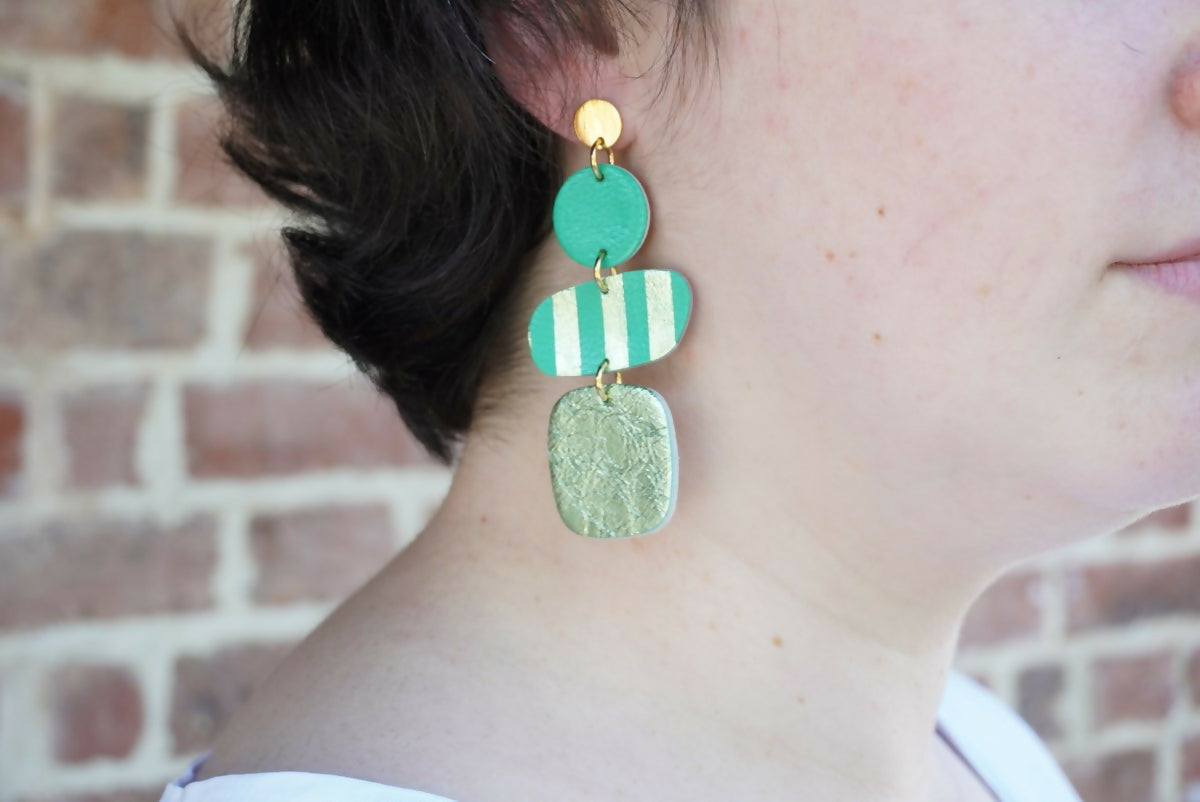 boucles-oreilles-cuir-oshara-vert-marqueterie