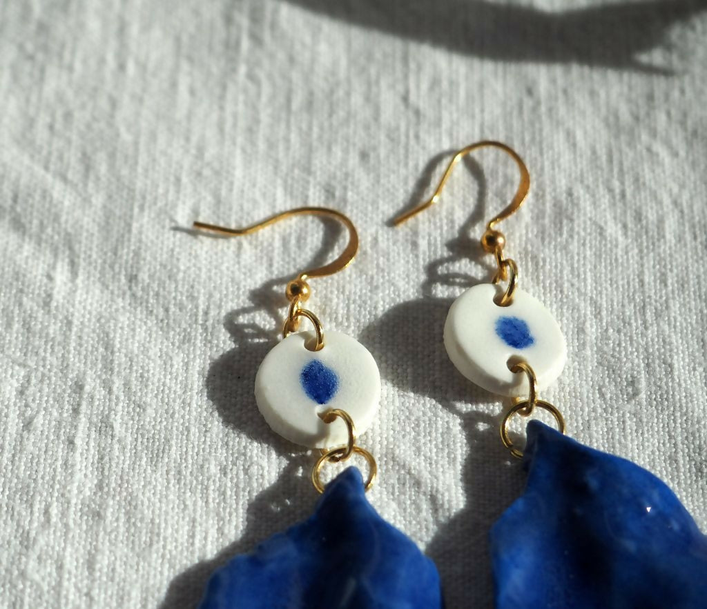 Boucles d'oreilles doubles bleues et blanches