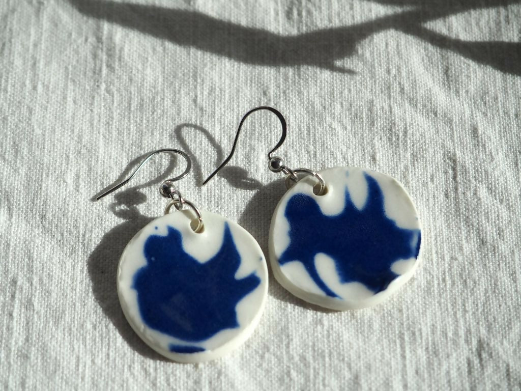 Boucles d'oreilles taches