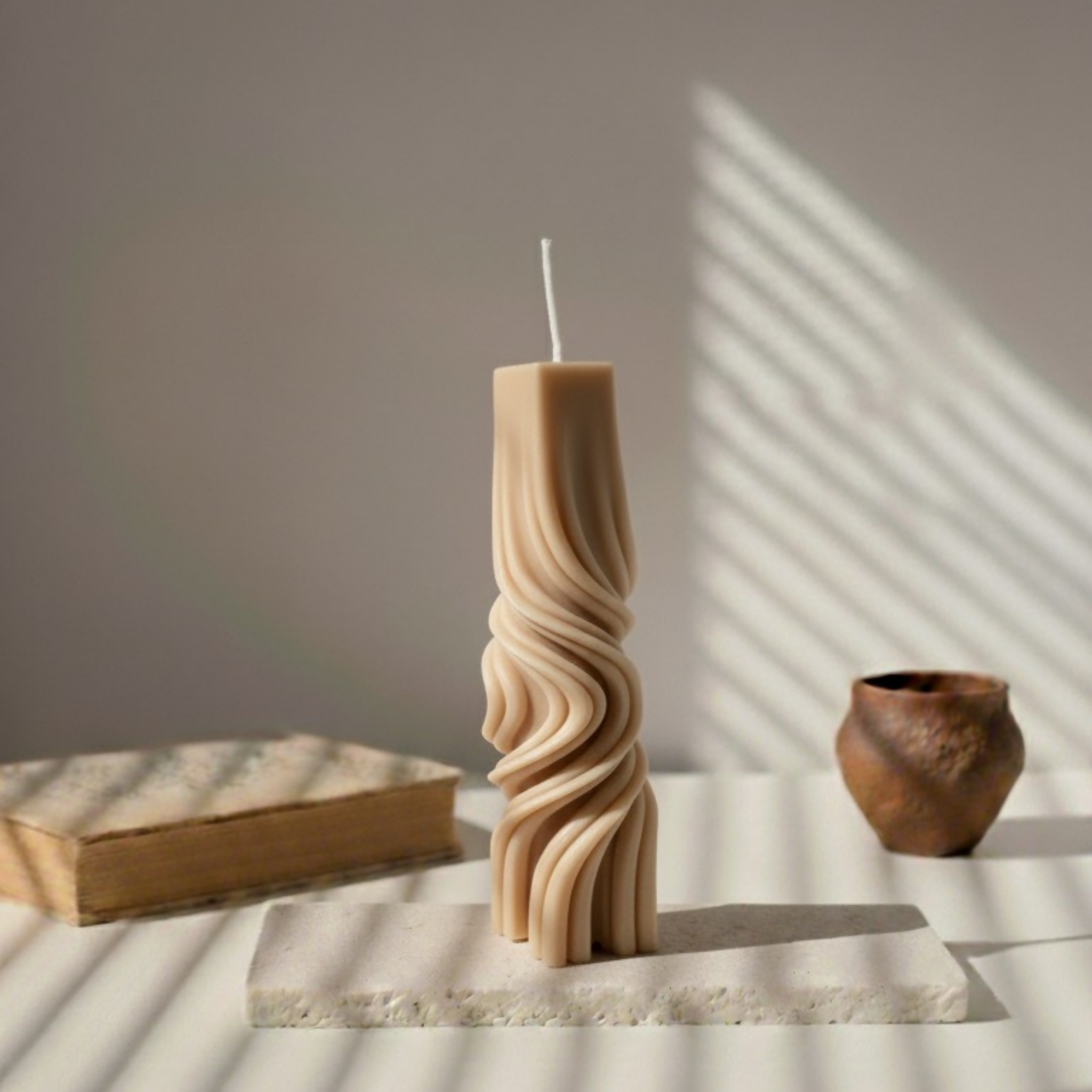 Bougie décorative parfumée “Totem” – Cire de soja – Fleur de Coton – 110g