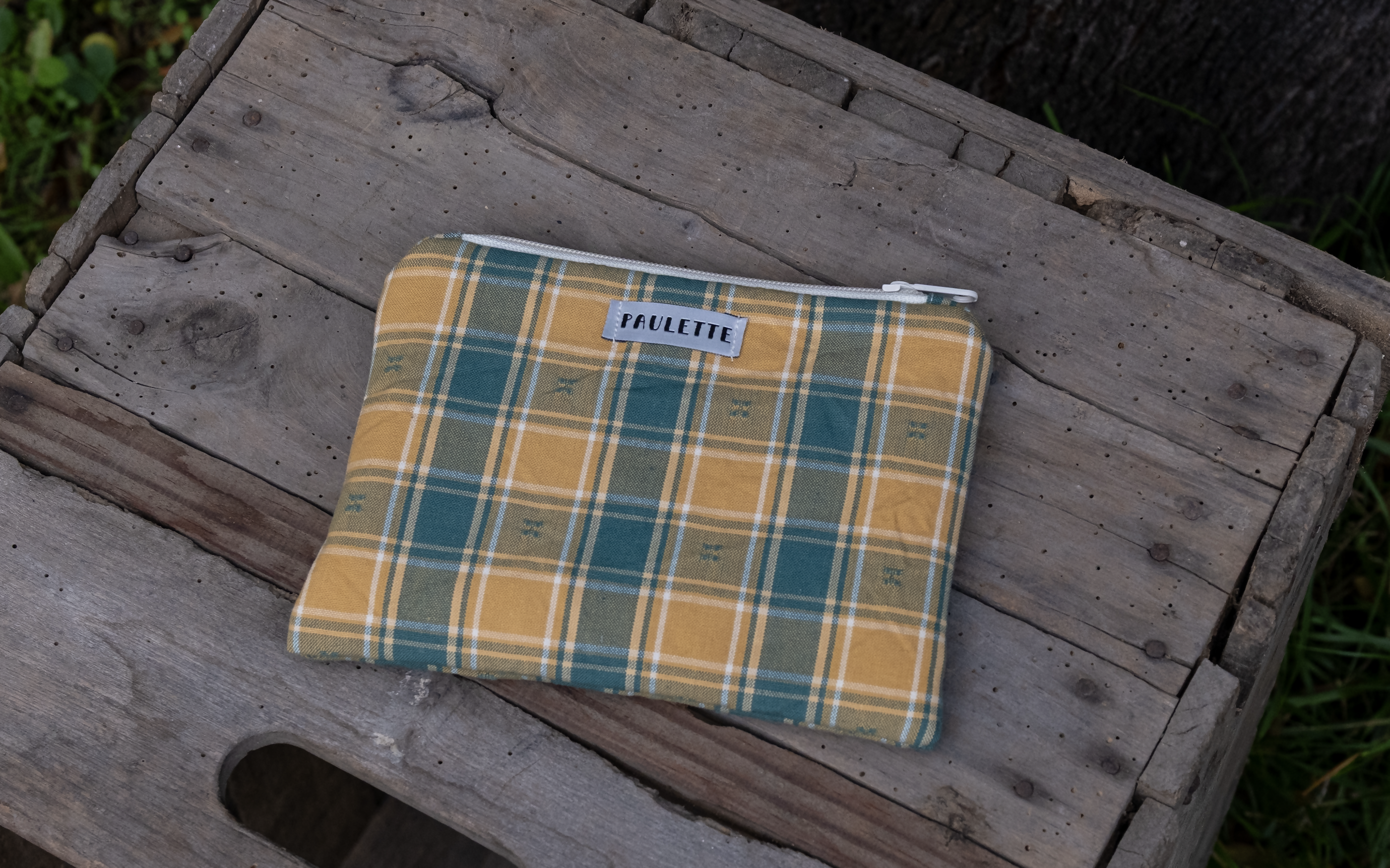 Petite pochette upyclée - motif écossais