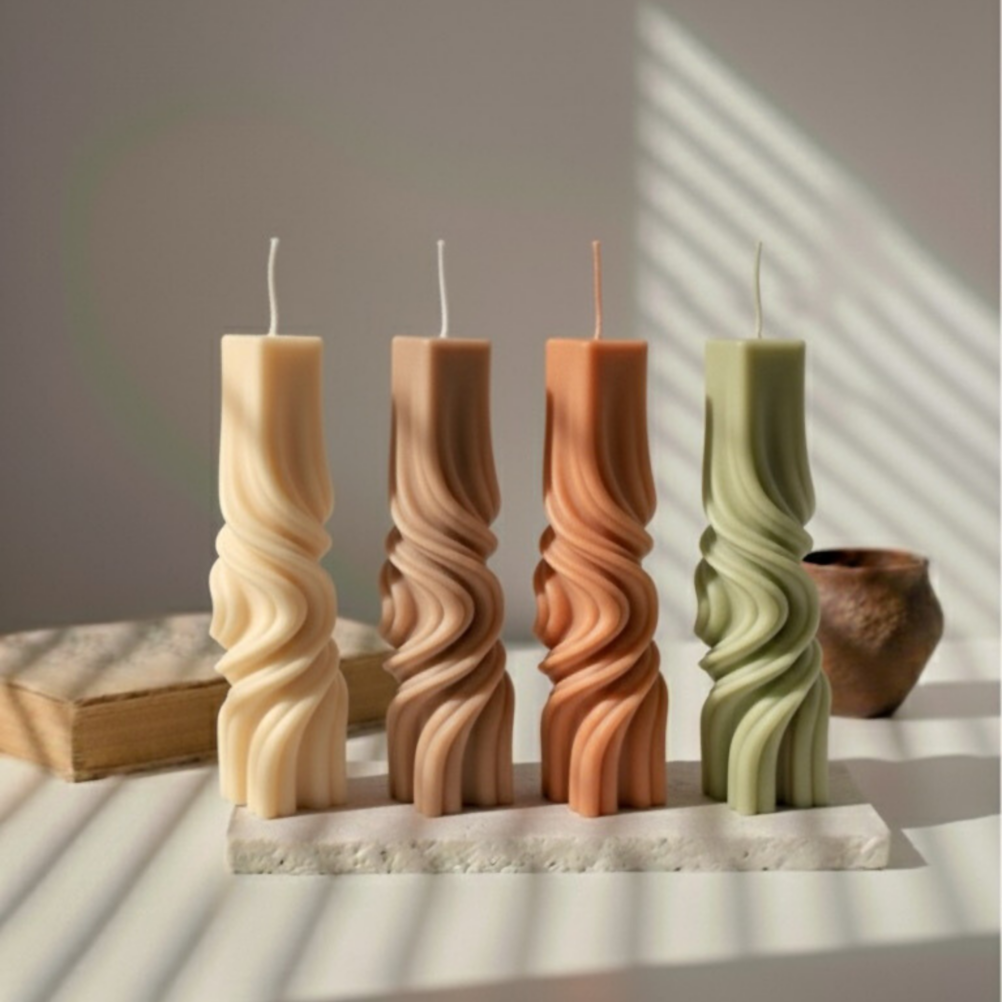 Bougie décorative parfumée “Totem” – Cire de soja – Fleur de Coton – 110g