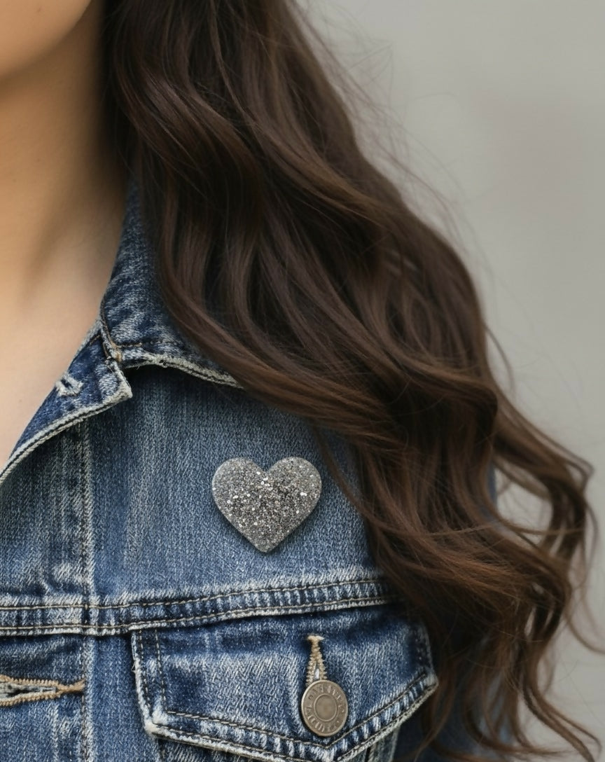 Pin's/Broche à paillettes en forme de Coeur - Argent