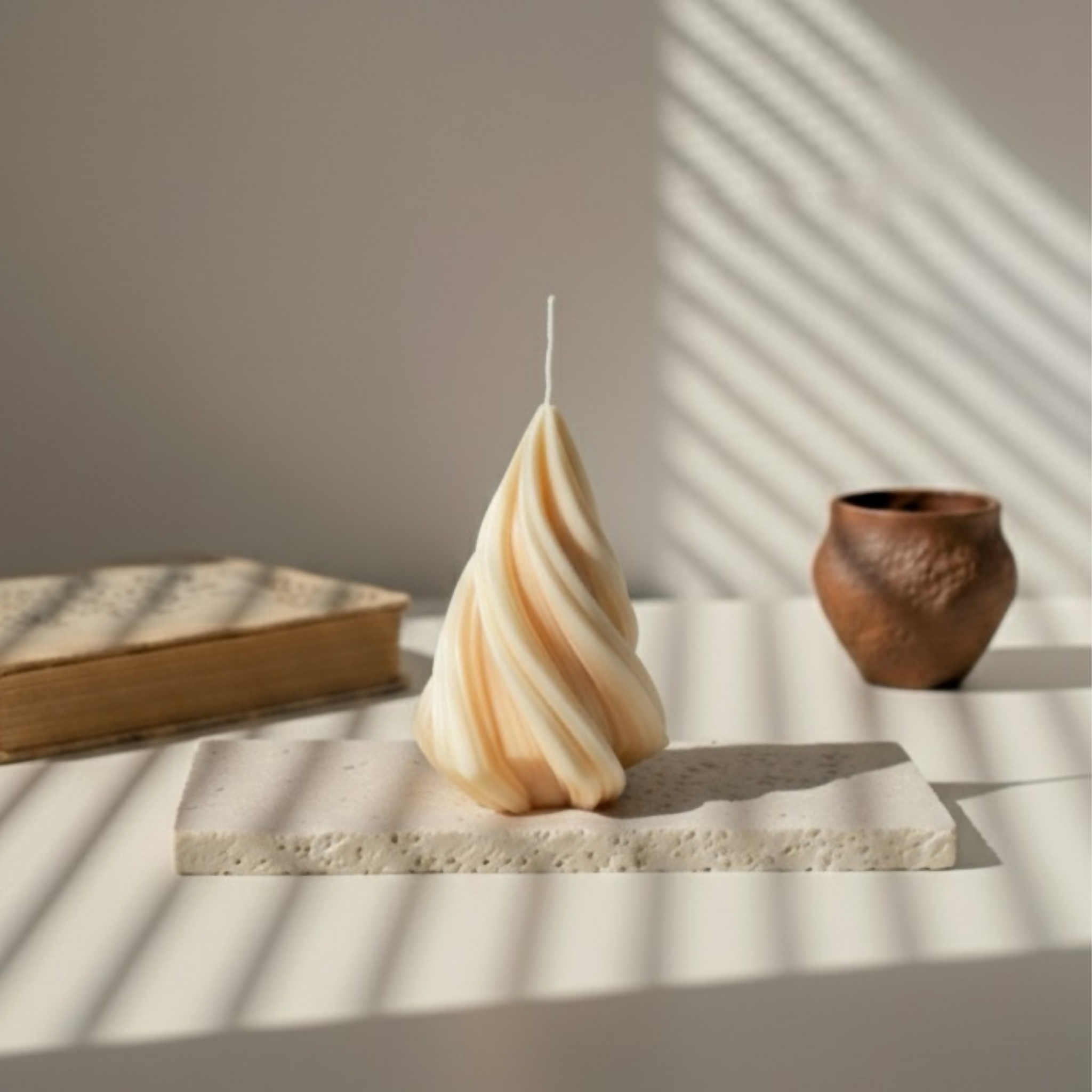 Bougie décorative parfumée “Chantilly” – Cire de soja – Fleur de Coton (200g)