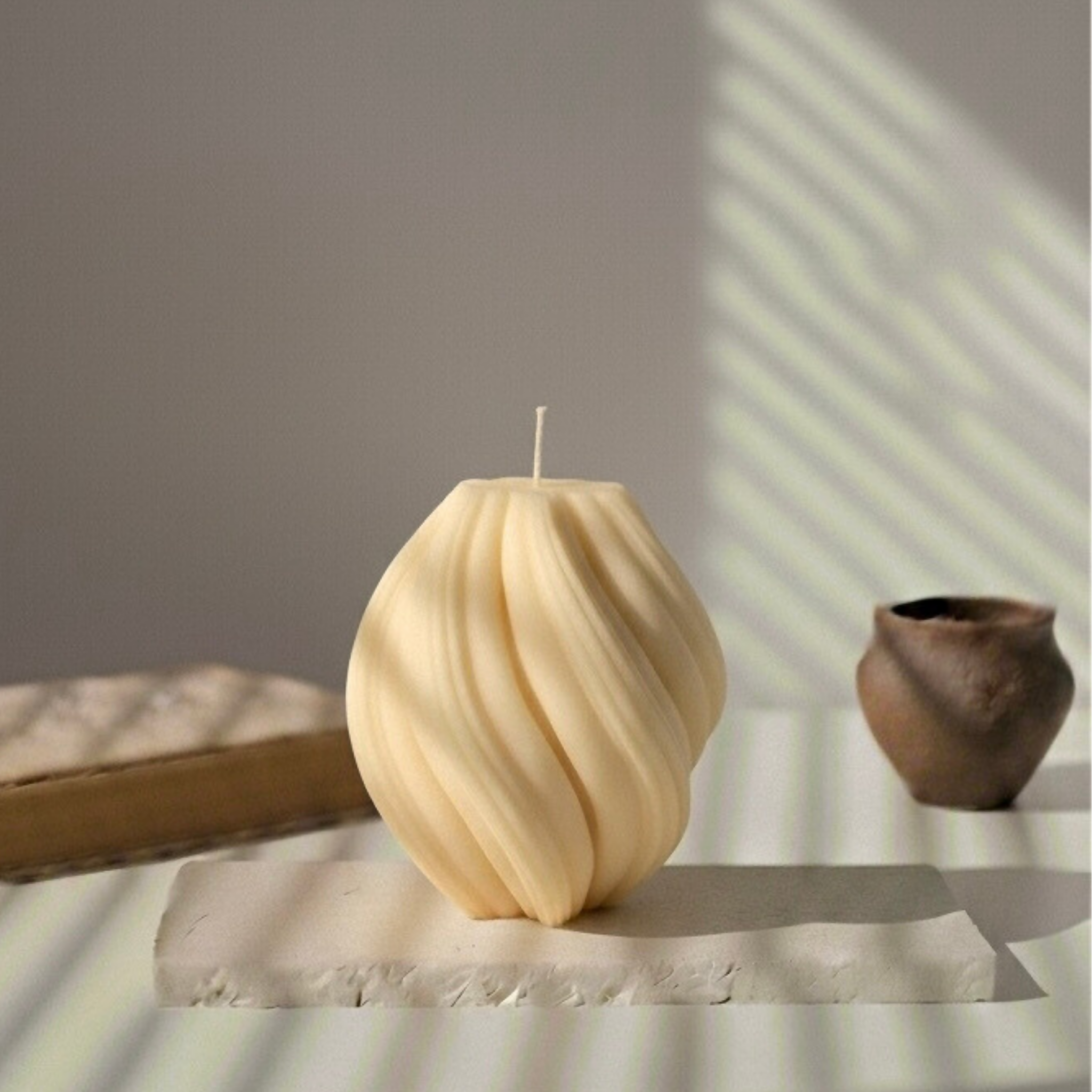 Bougie décorative parfumée “Grande Spirale” – Cire de soja – Fleur de Coton – 650g