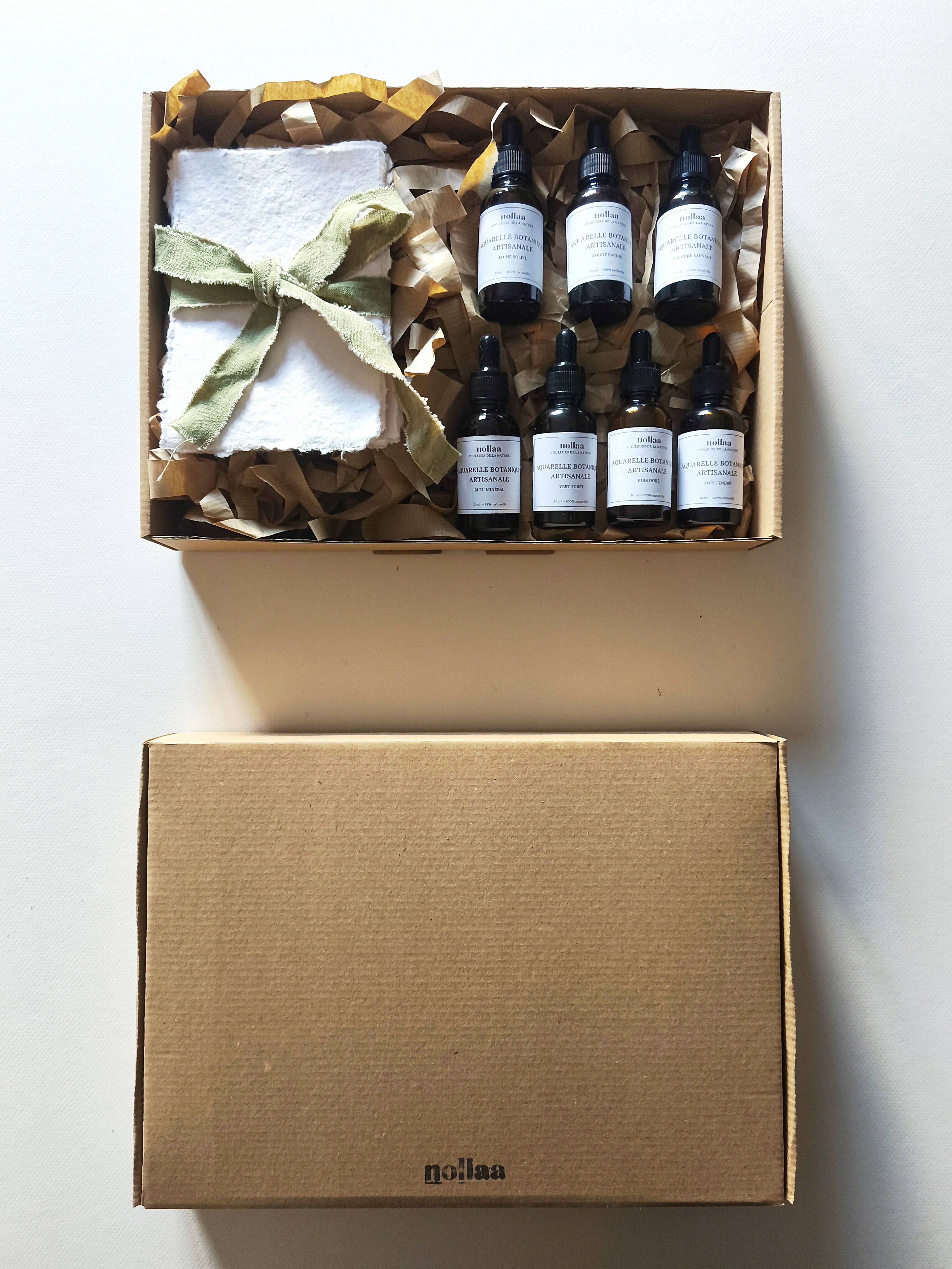 COFFRET AQUARELLES BOTANIQUES ET PAPIER FAIT MAIN