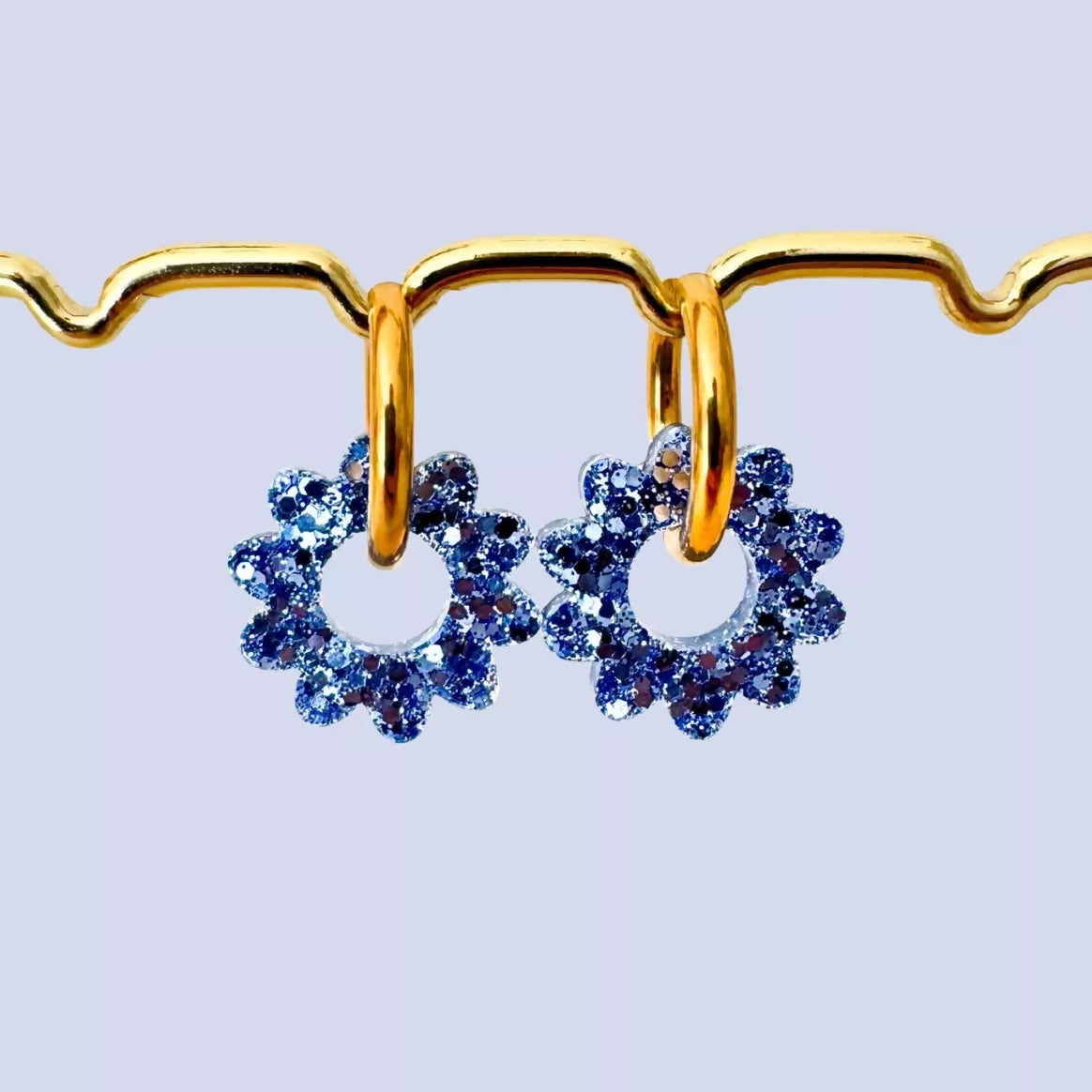 Boucles d'Oreilles Créoles - Marguerites - Bleu Glace